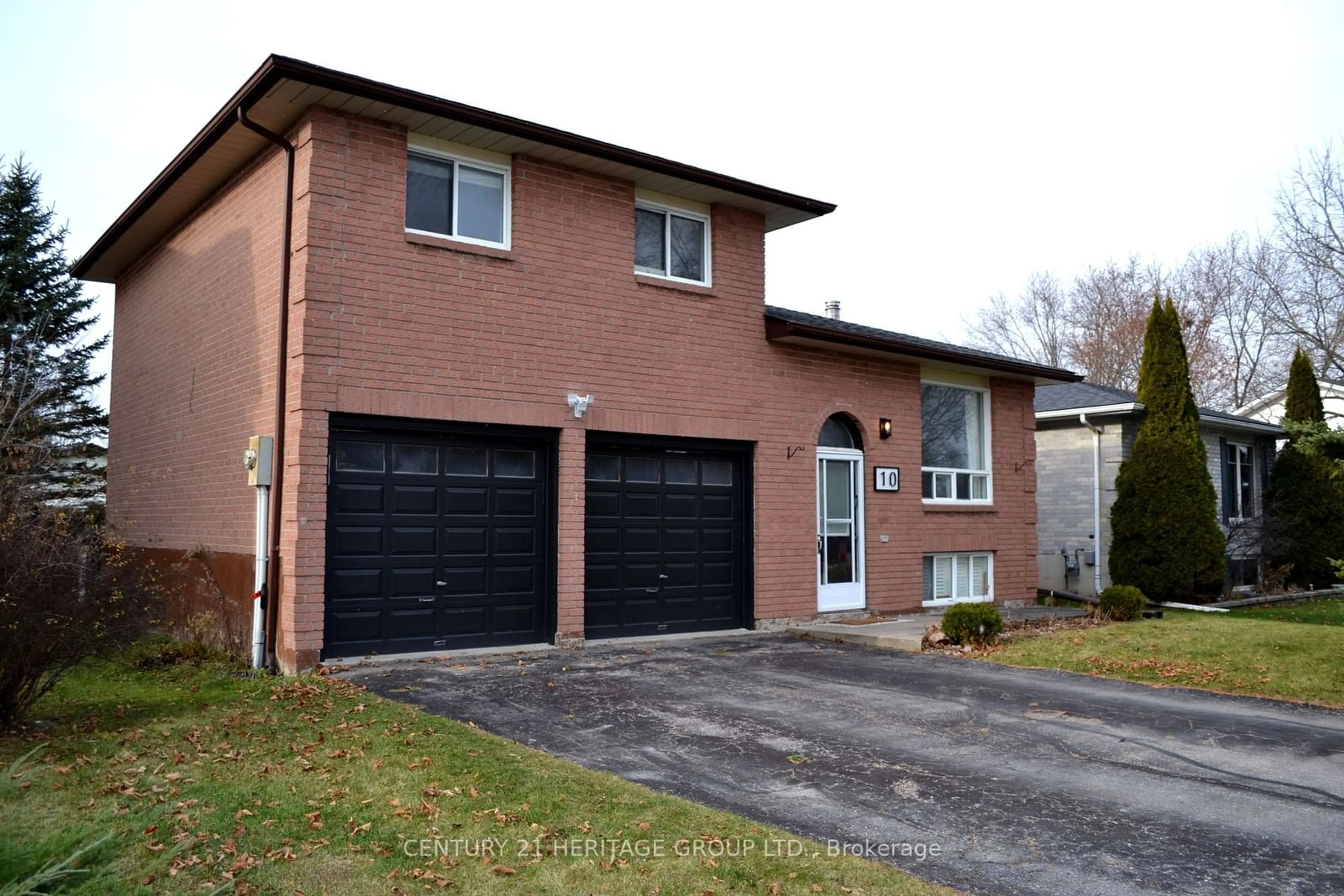 Home with brick exterior material, street for 10 Hawkins St, Georgina Ontario L0E 1R0