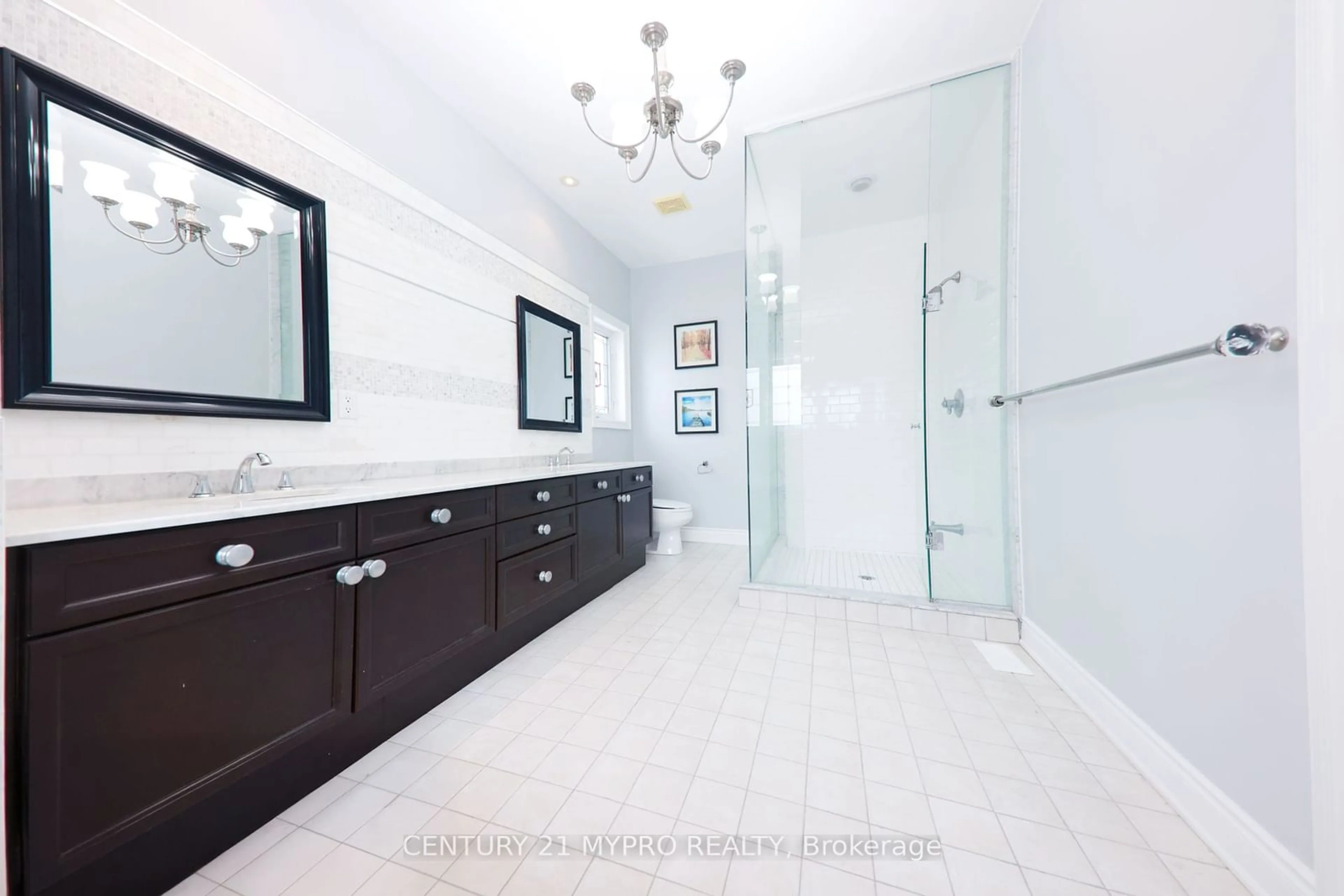 Contemporary bathroom, ceramic/tile floor for 420 Paradelle Dr, Richmond Hill Ontario L4E 4R9