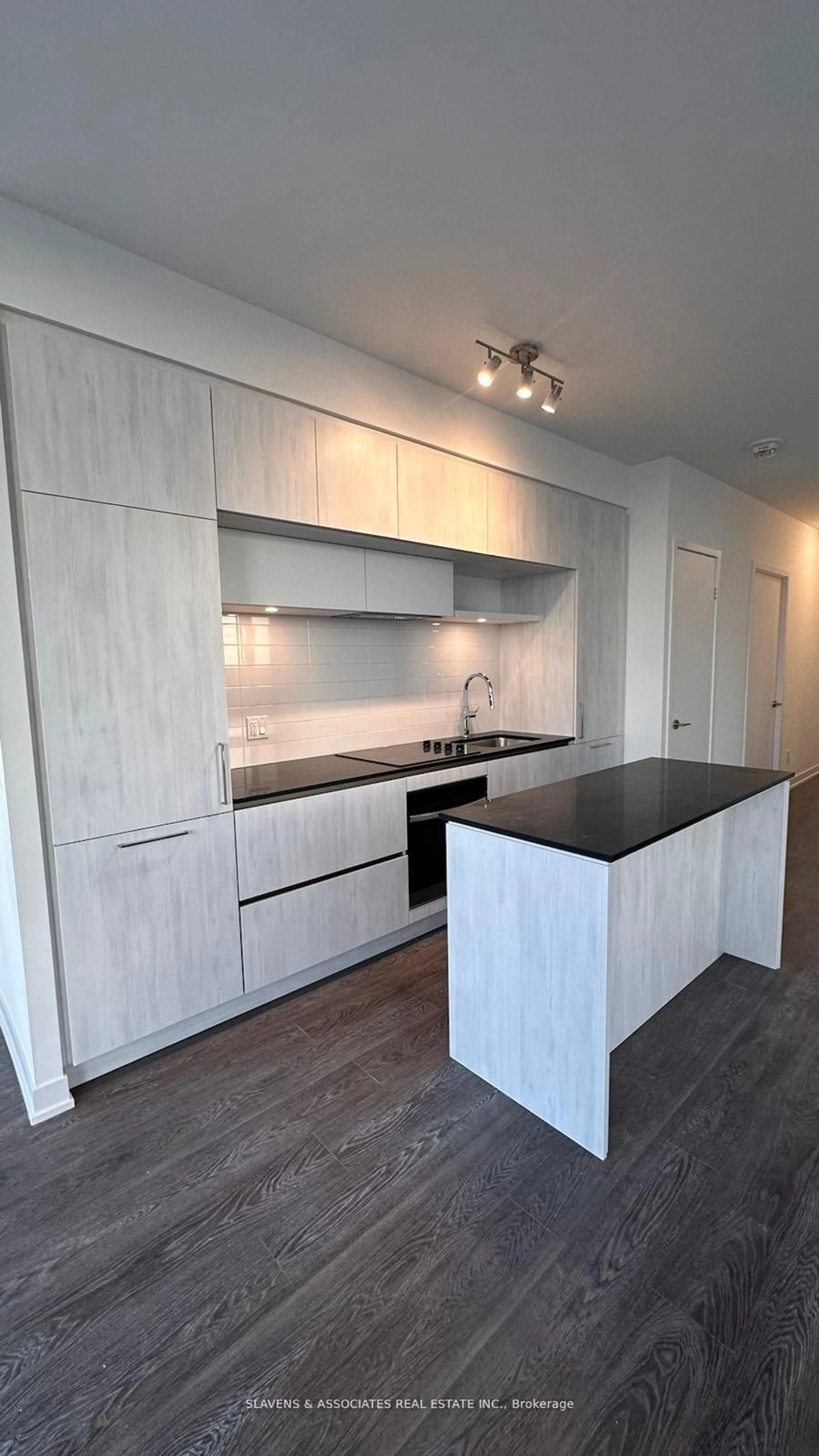 Contemporary kitchen, wood/laminate floor for 6 David Eyer Rd #903, Richmond Hill Ontario L4S 0N5