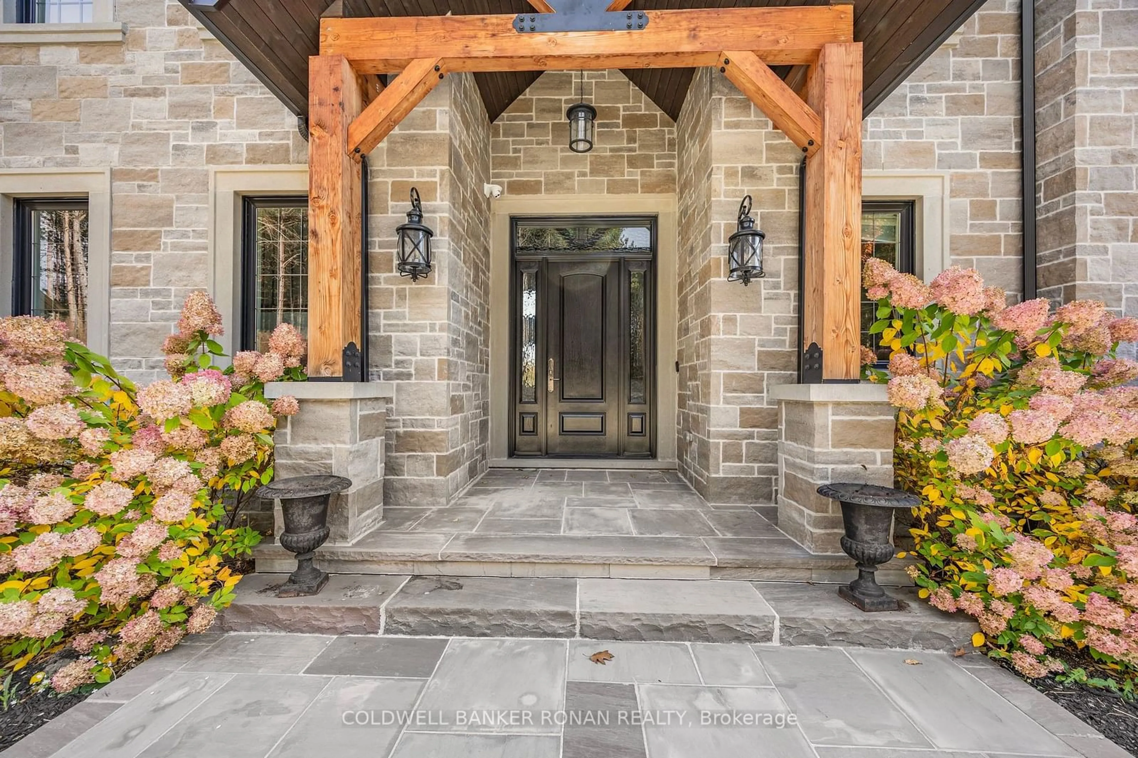 Indoor entryway for 993911 Mono Adjala Townline, Adjala-Tosorontio Ontario L0N 1P0