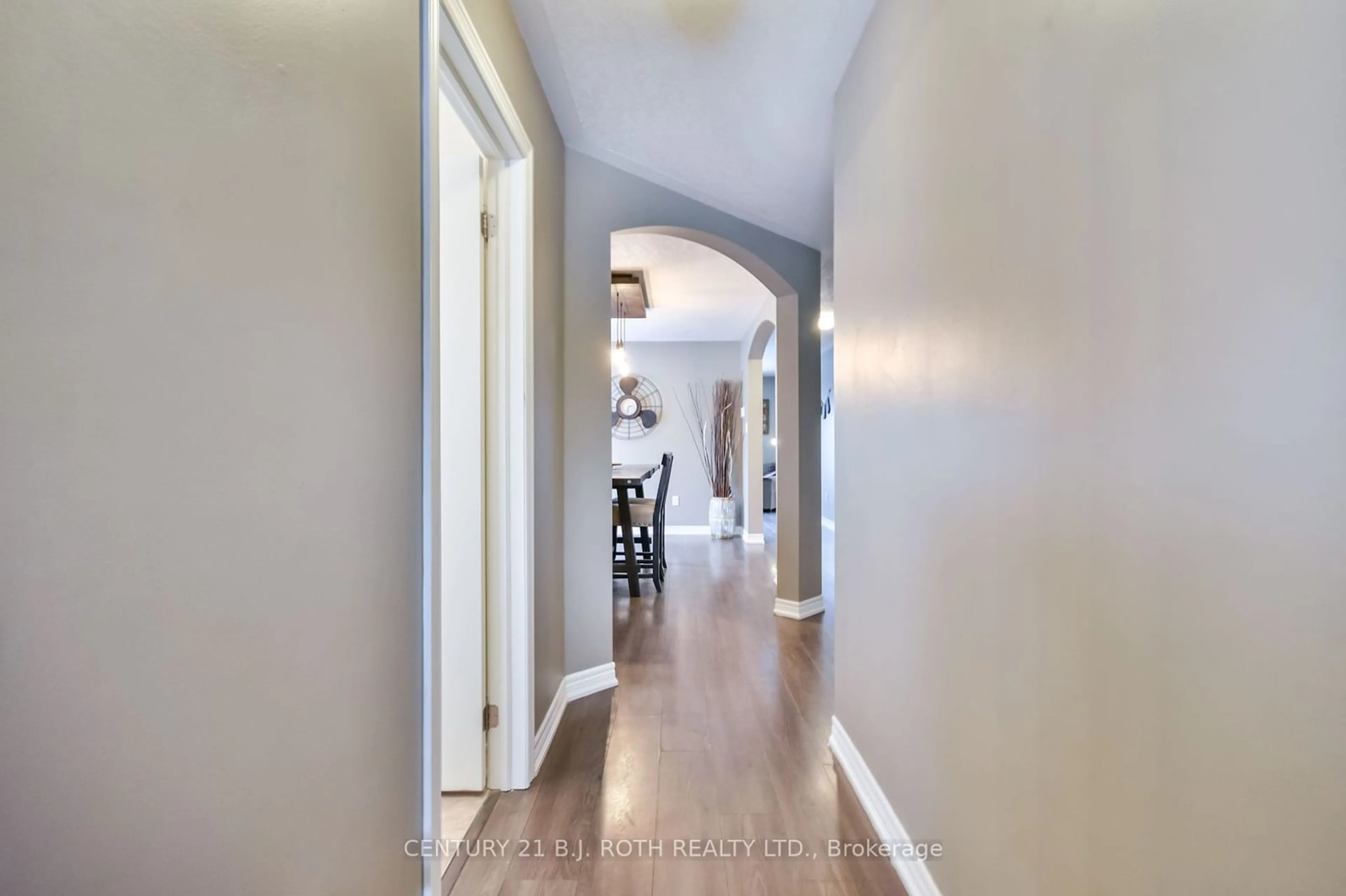 Indoor entryway for 212 Maplewood Dr, Essa Ontario L0L 1B4