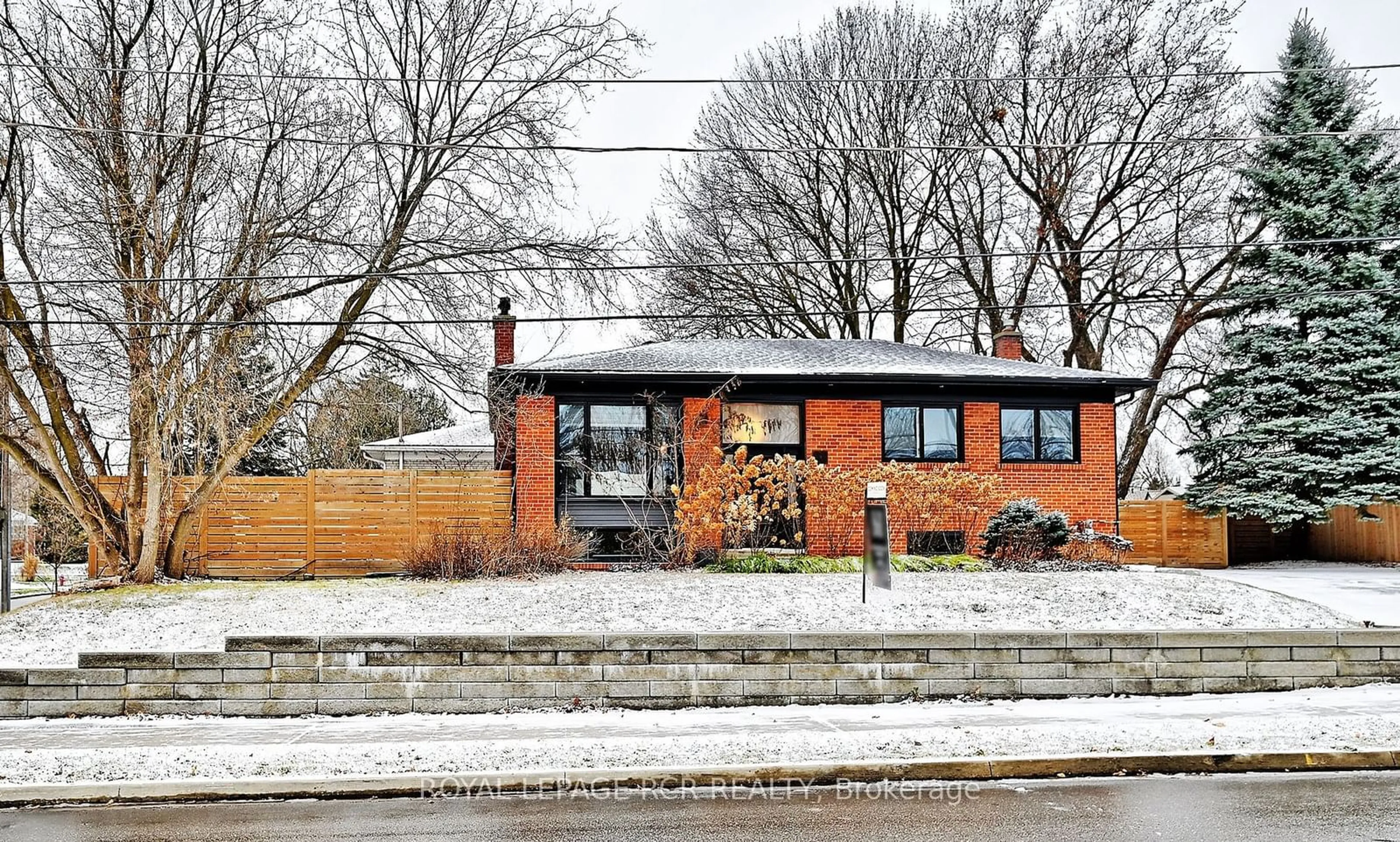 Home with brick exterior material, street for 93 Queen St, Newmarket Ontario L3Y 2E7