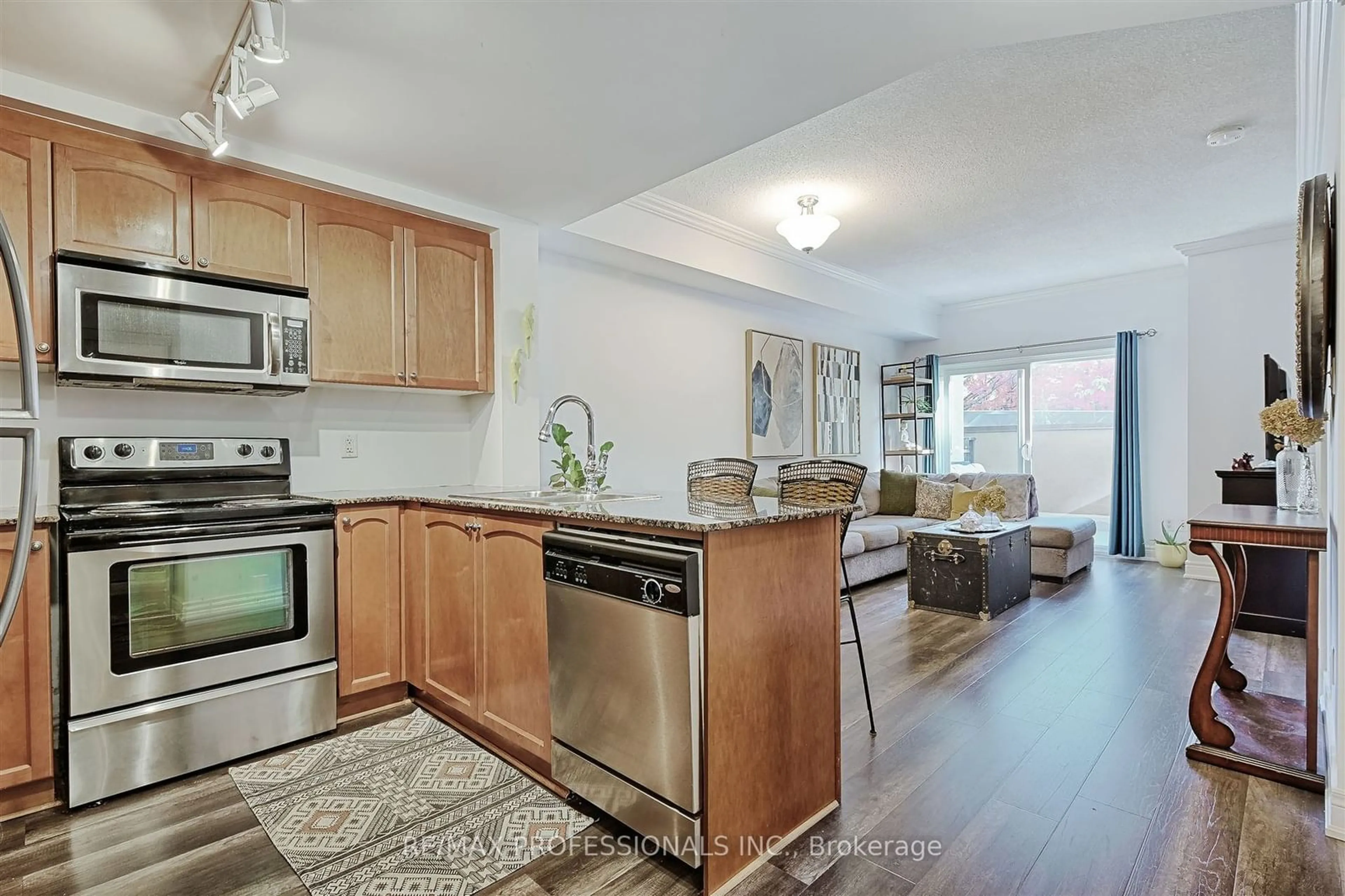 Open concept kitchen, unknown for 8 Maison Parc Crt #217, Vaughan Ontario L4J 9K5