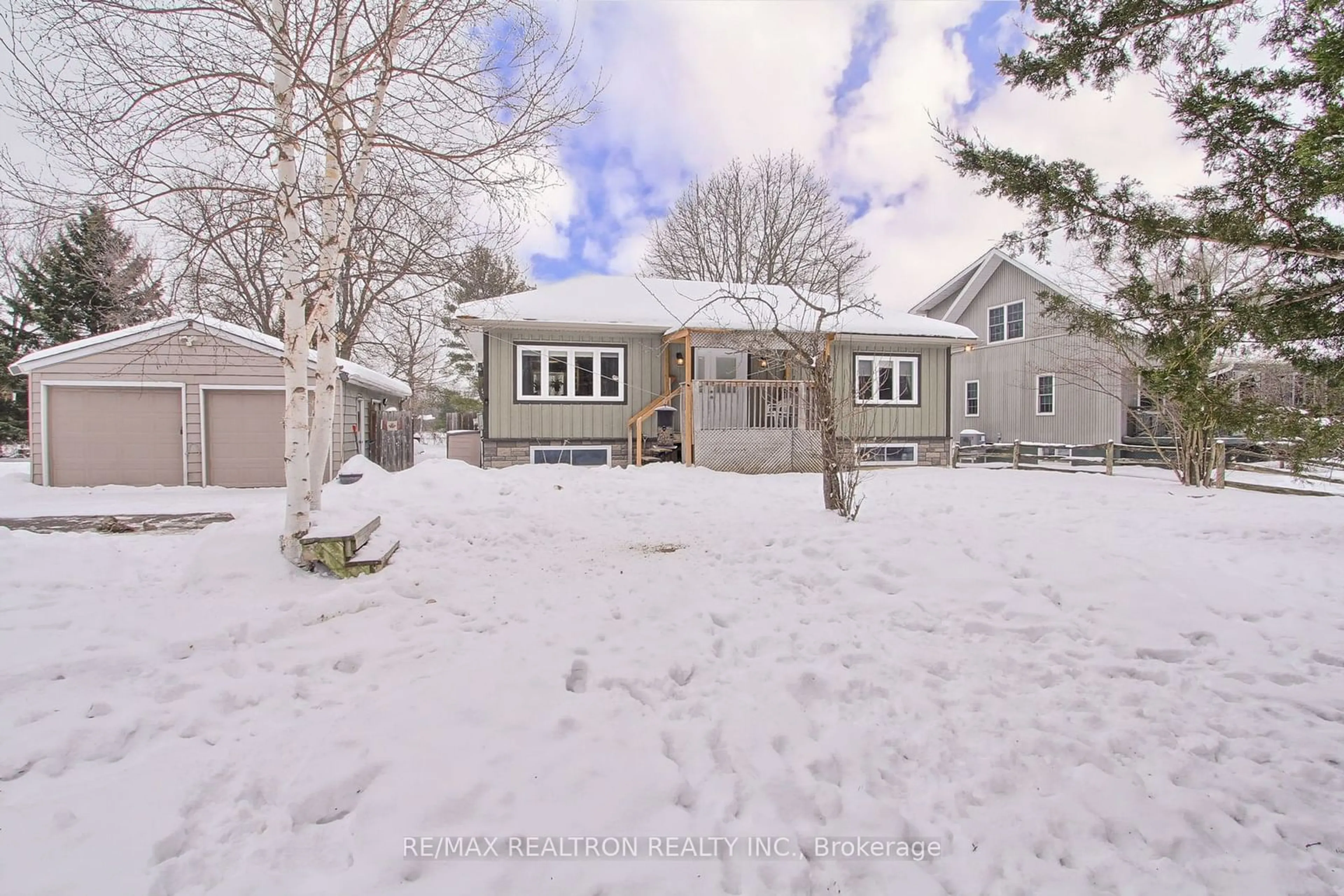 A pic from outside/outdoor area/front of a property/back of a property/a pic from drone, street for 10 Crydermans Rd, Georgina Ontario L0E 1R0