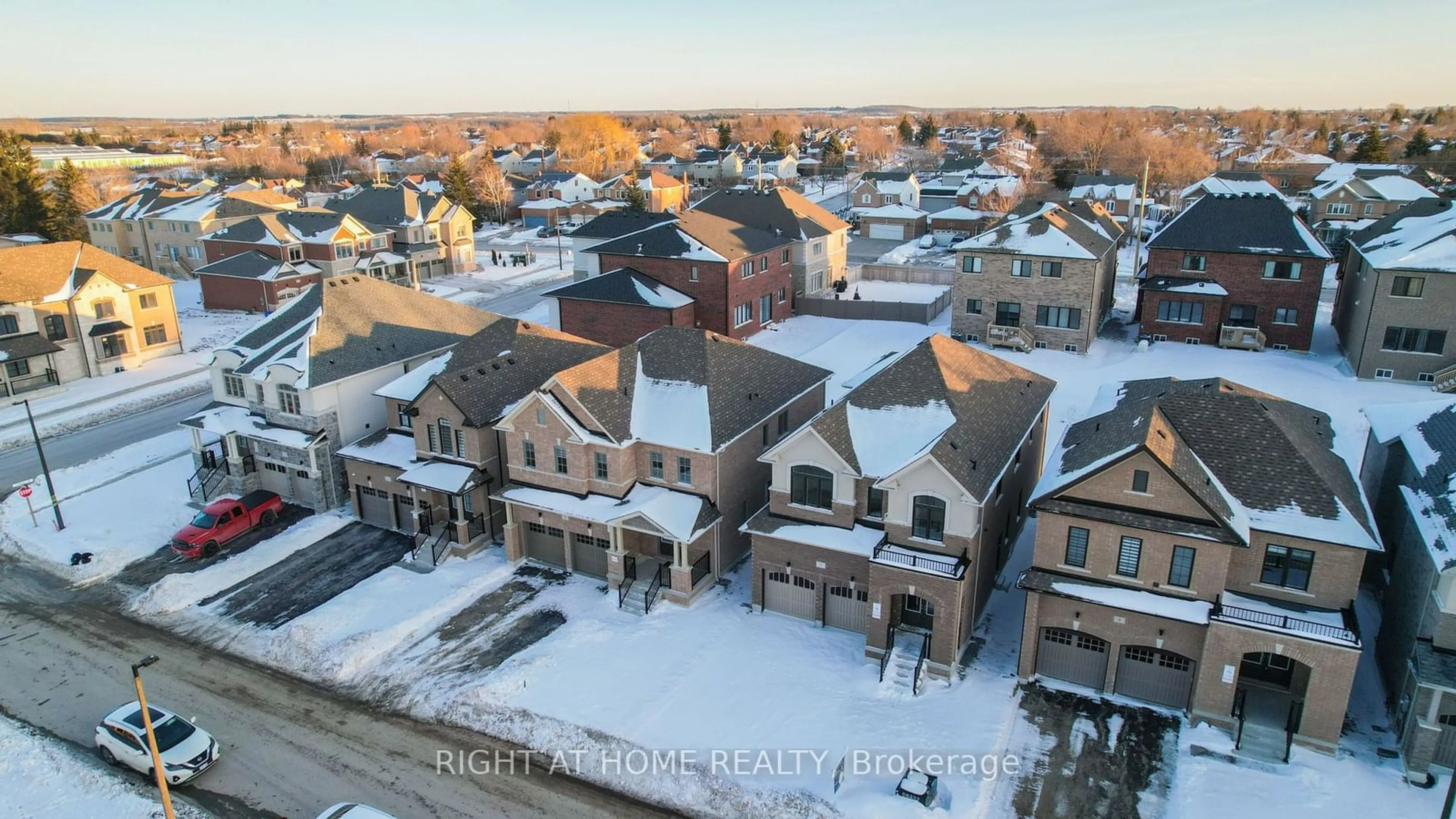 A pic from outside/outdoor area/front of a property/back of a property/a pic from drone, street for 5 Stennett Dr, Georgina Ontario L4P 0J4