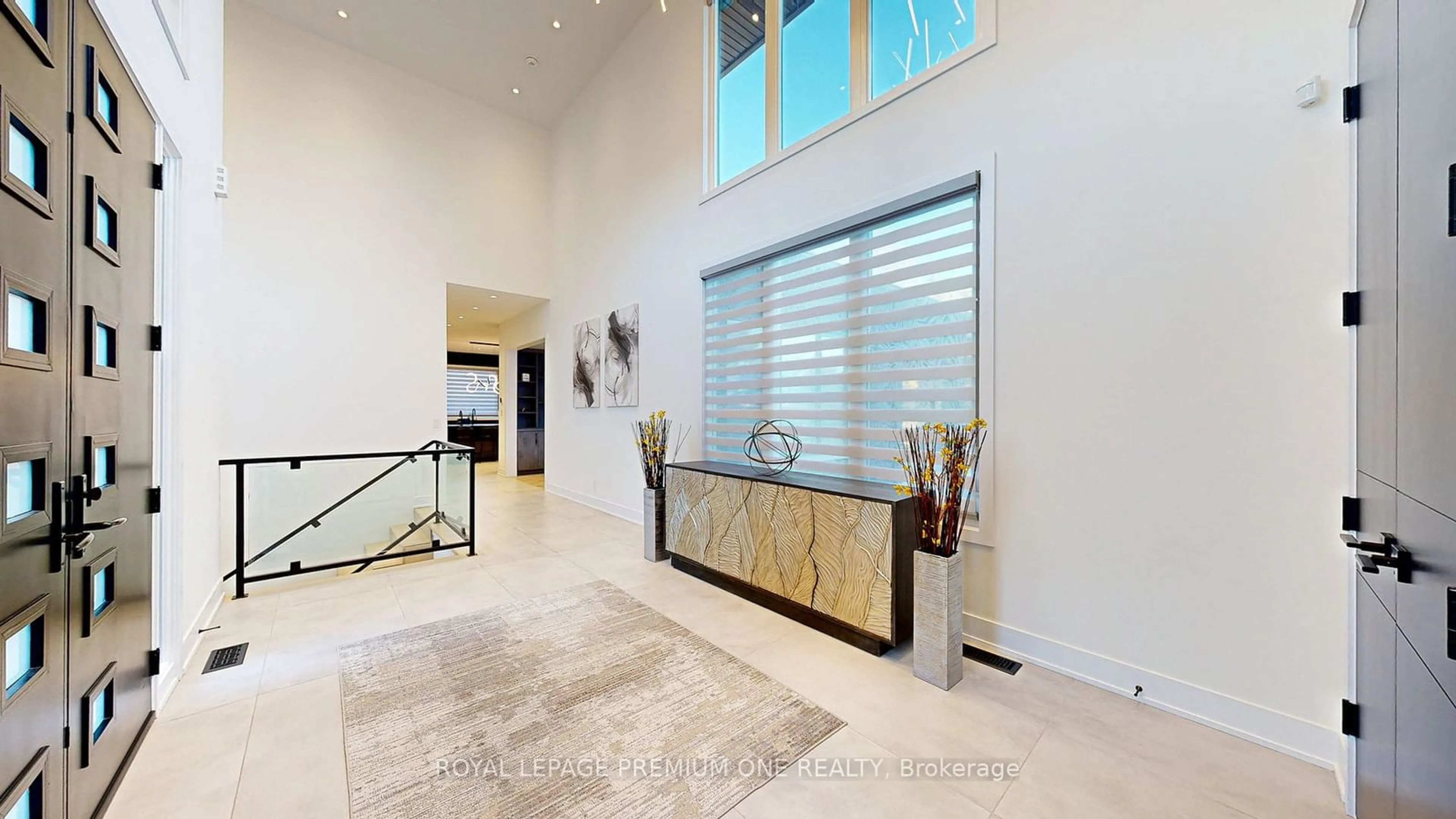 Indoor foyer for 11 Hollywood Cres, King Ontario L0G 1N0