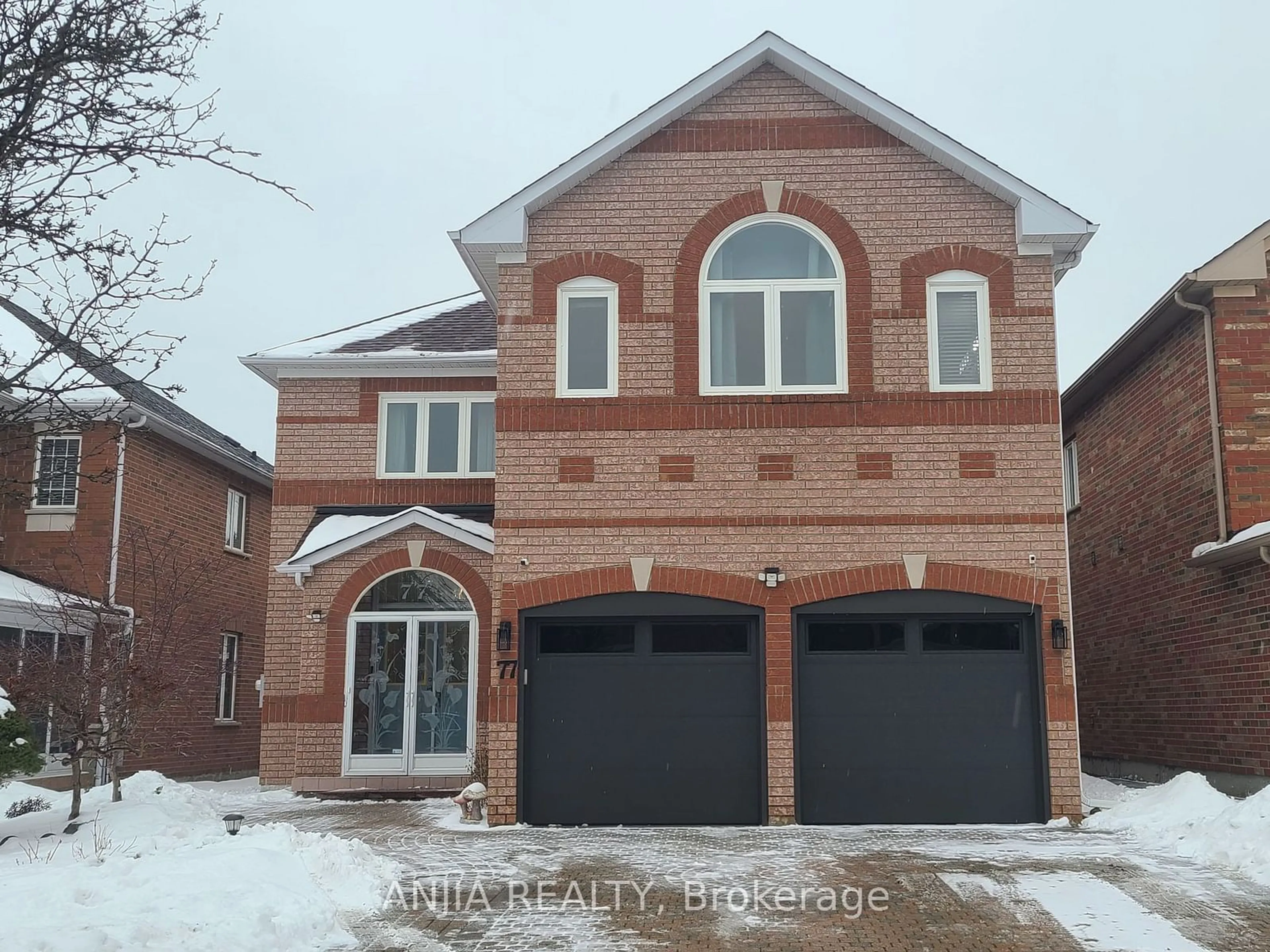 Home with brick exterior material, street for 77 Walnut Grove Cres, Richmond Hill Ontario L4S 1Z1