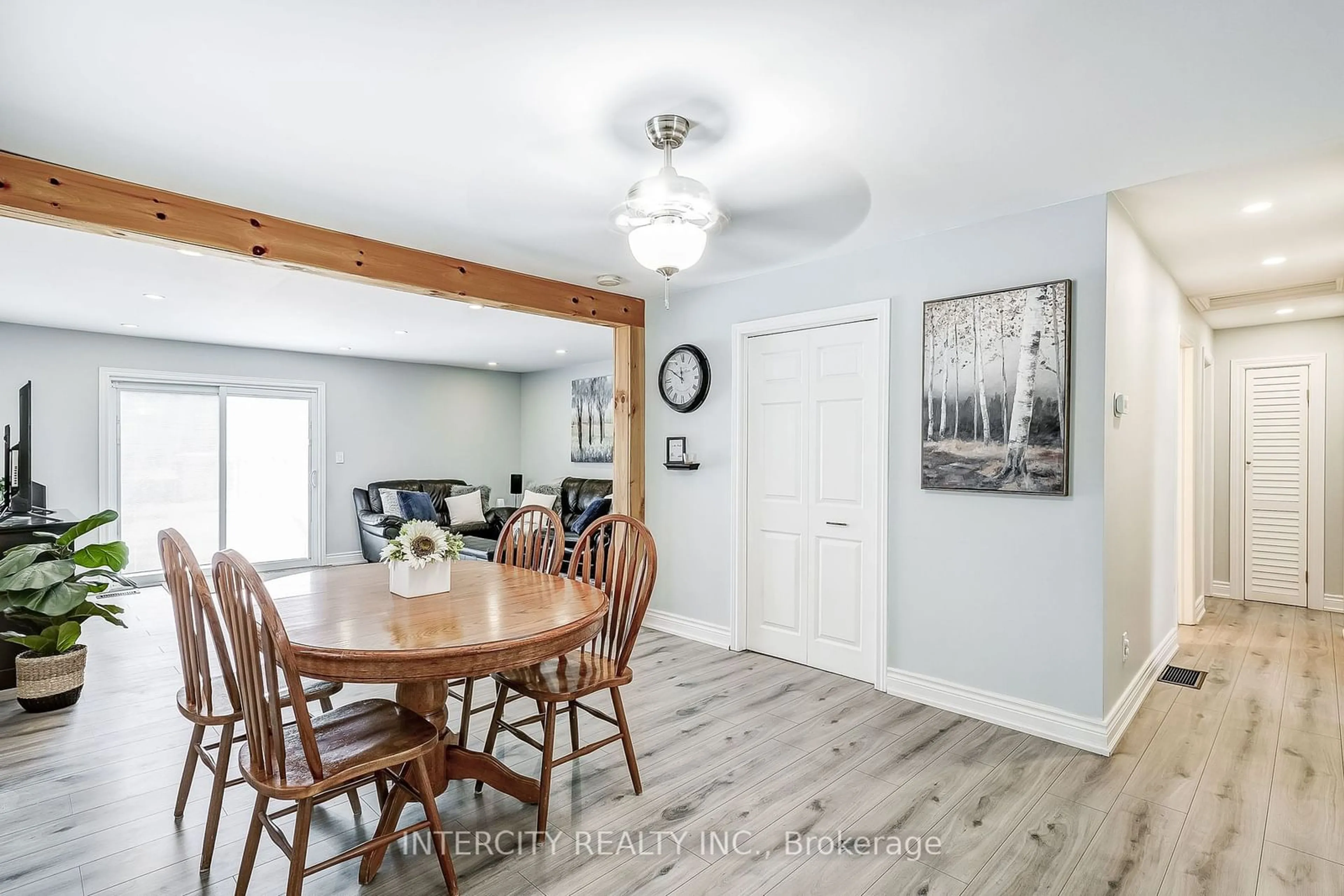 Dining room, wood/laminate floor for 699 Burton Dr, Innisfil Ontario L9S 2H6