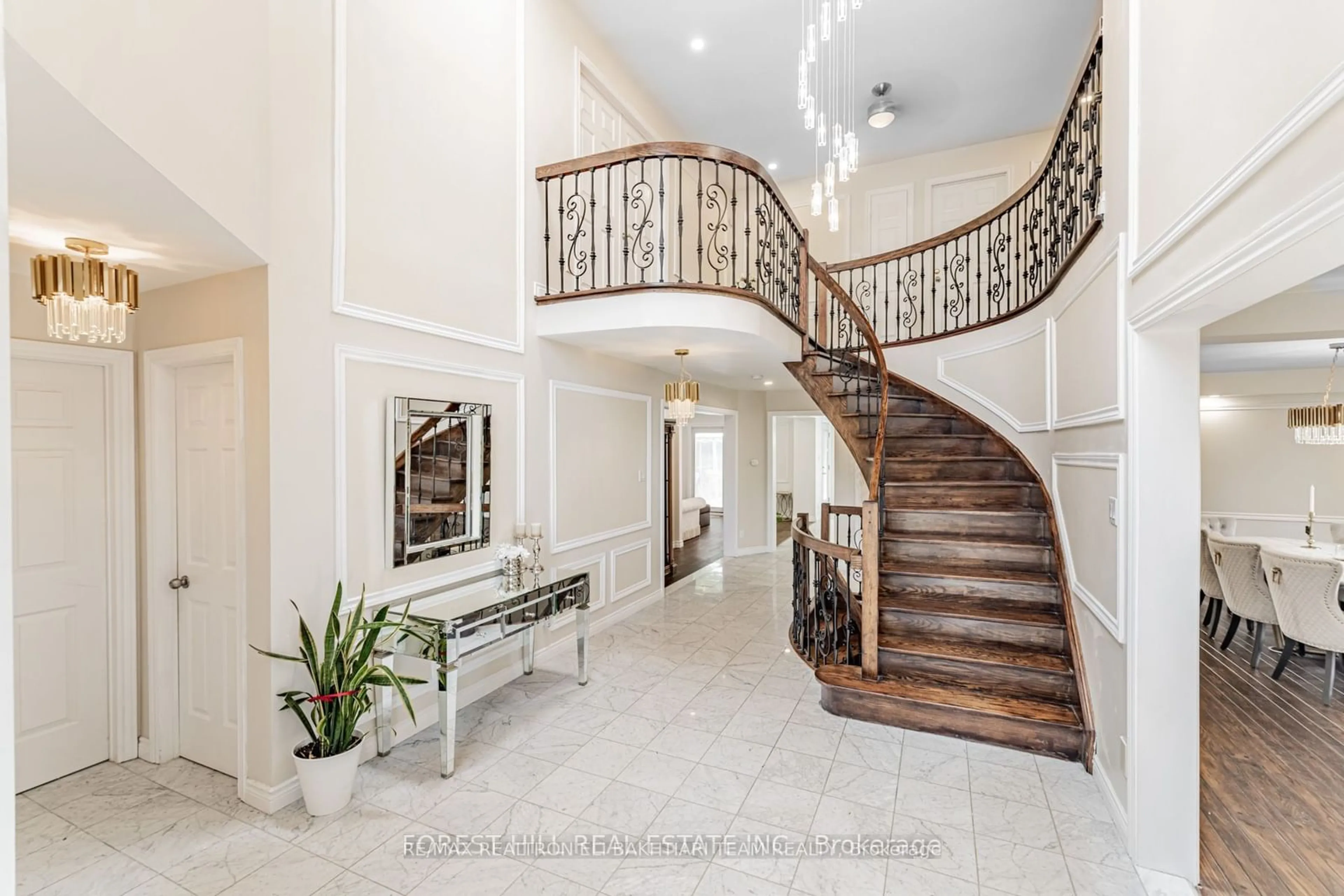 Indoor foyer for 1 Bronte Rd, Markham Ontario L3T 7H5