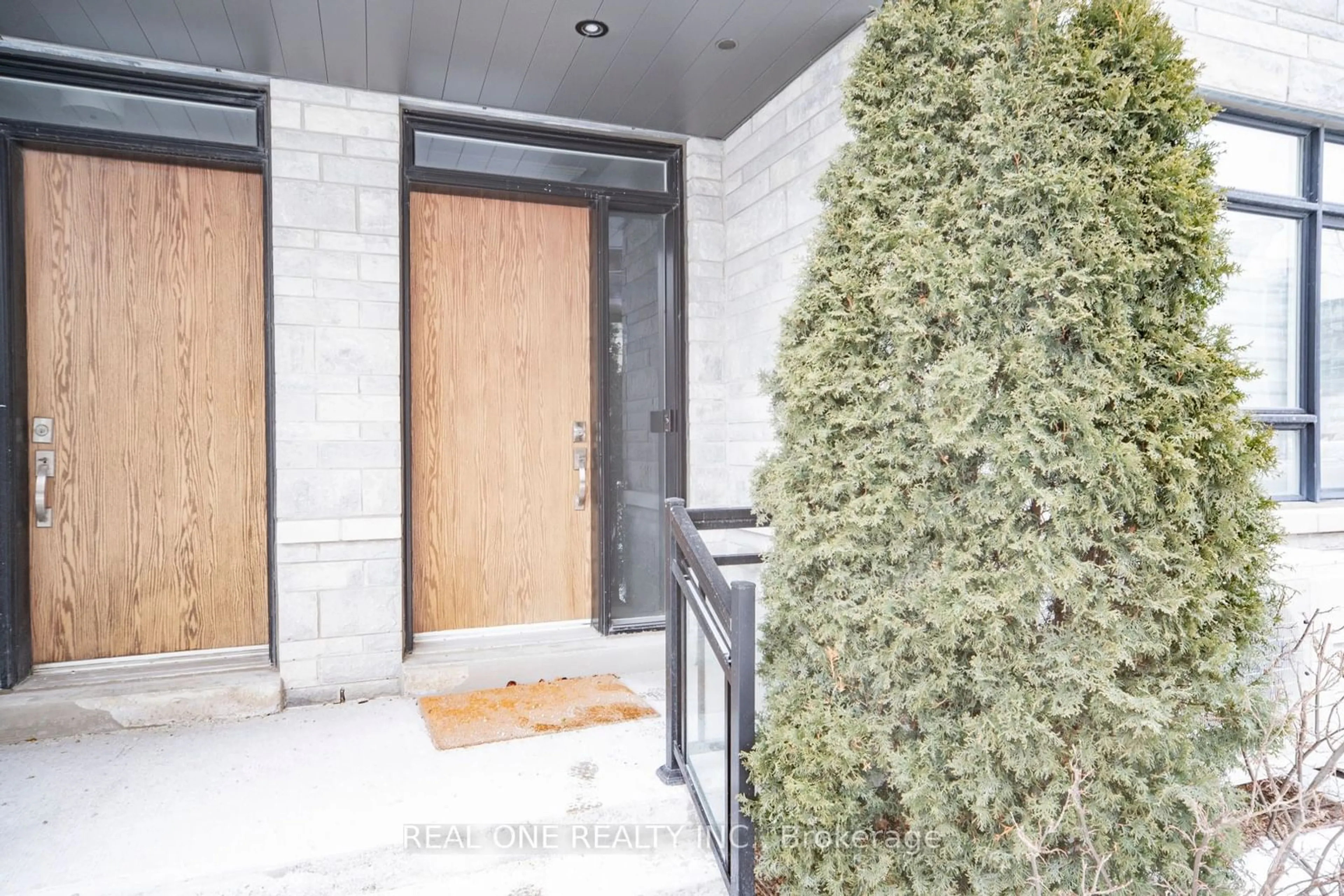 Indoor entryway for 52 Saddlecreek Dr, Markham Ontario L3T 0G5