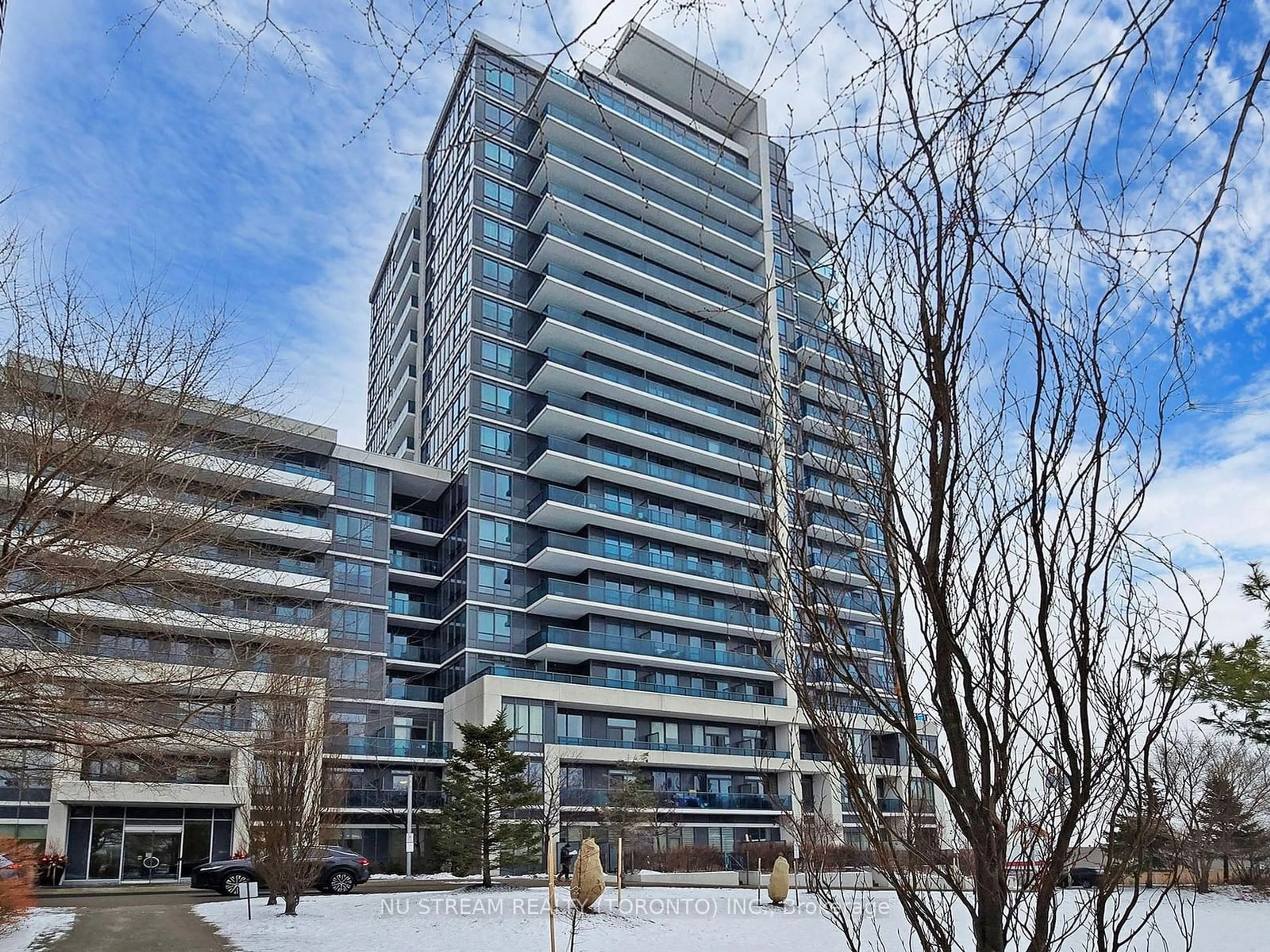 Indoor foyer for 7167 Yonge St #PH201, Markham Ontario L3T 0E1