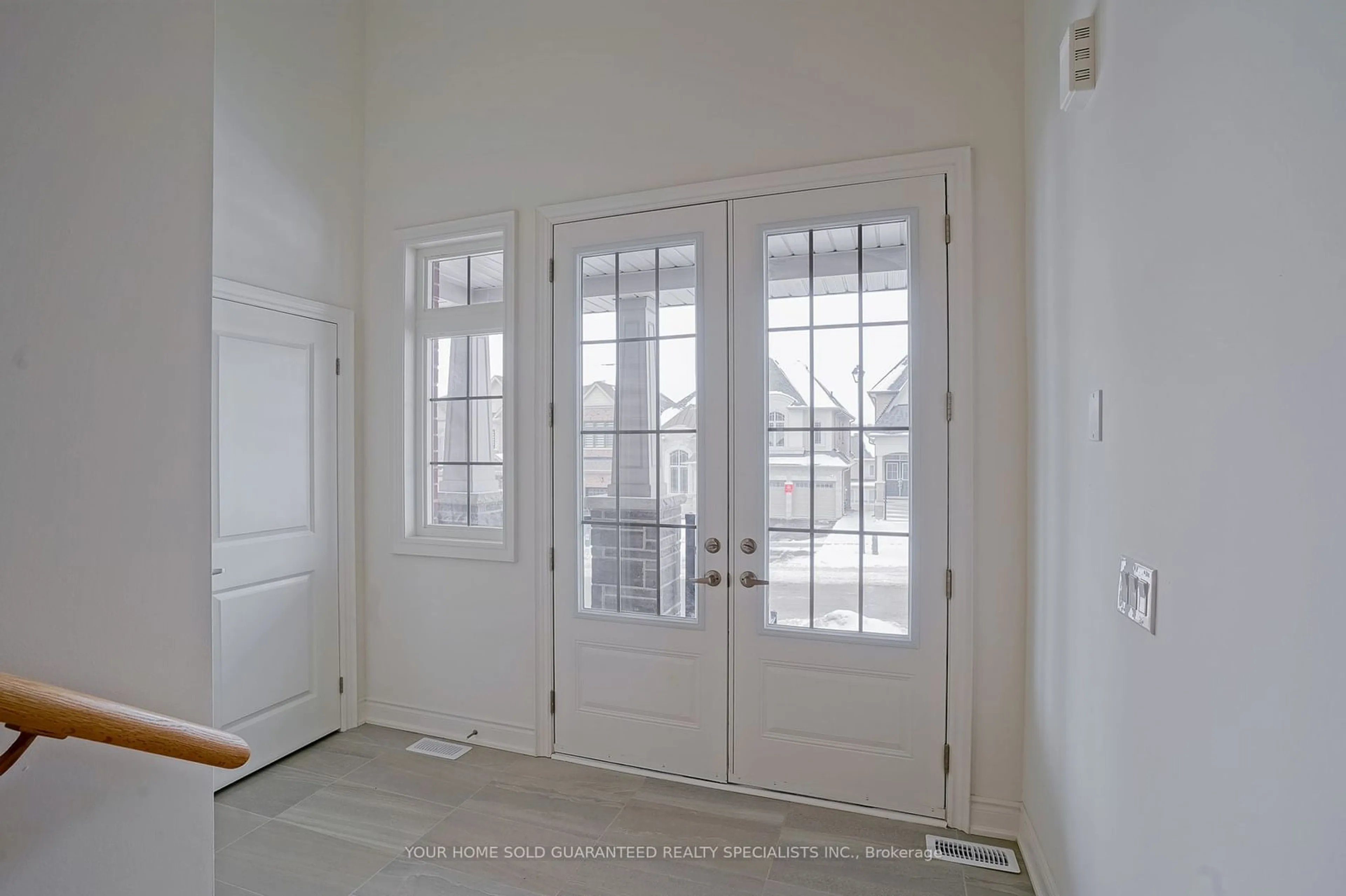 Indoor entryway for 153 Rowe St, Bradford West Gwillimbury Ontario L0G 1B0