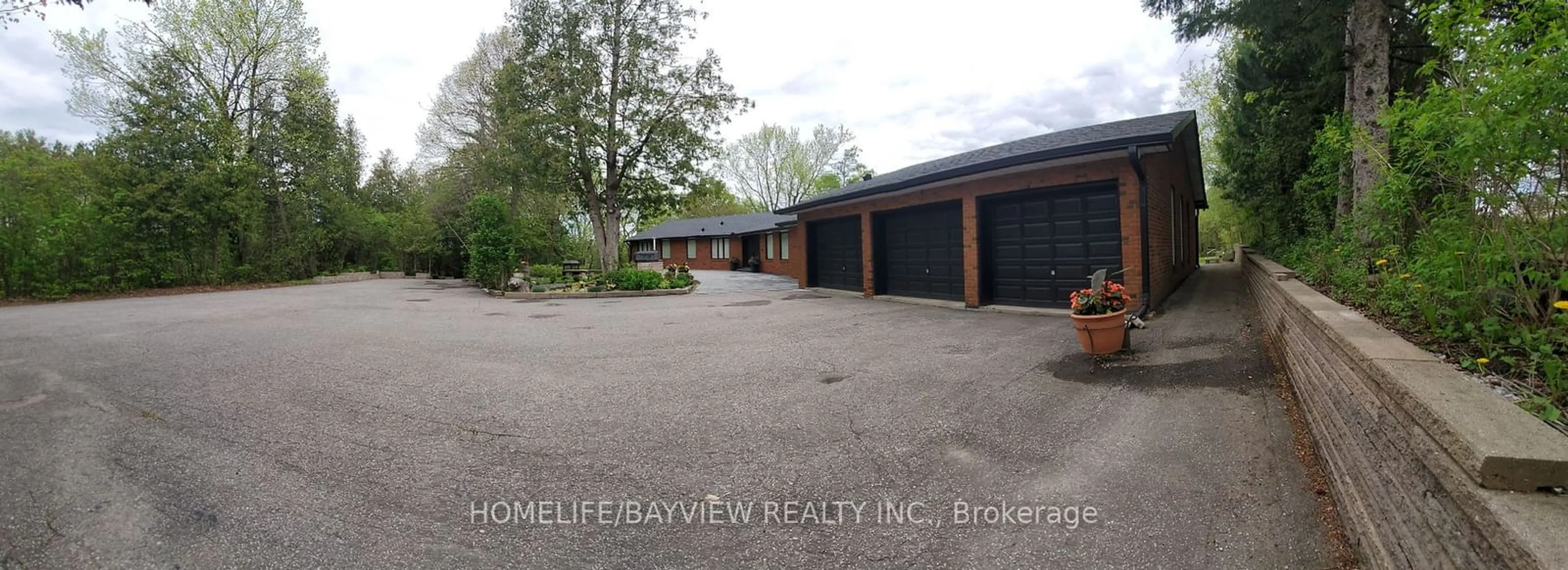 A pic from outside/outdoor area/front of a property/back of a property/a pic from drone, building for 12575 Weston Rd, King Ontario L7B 1K4