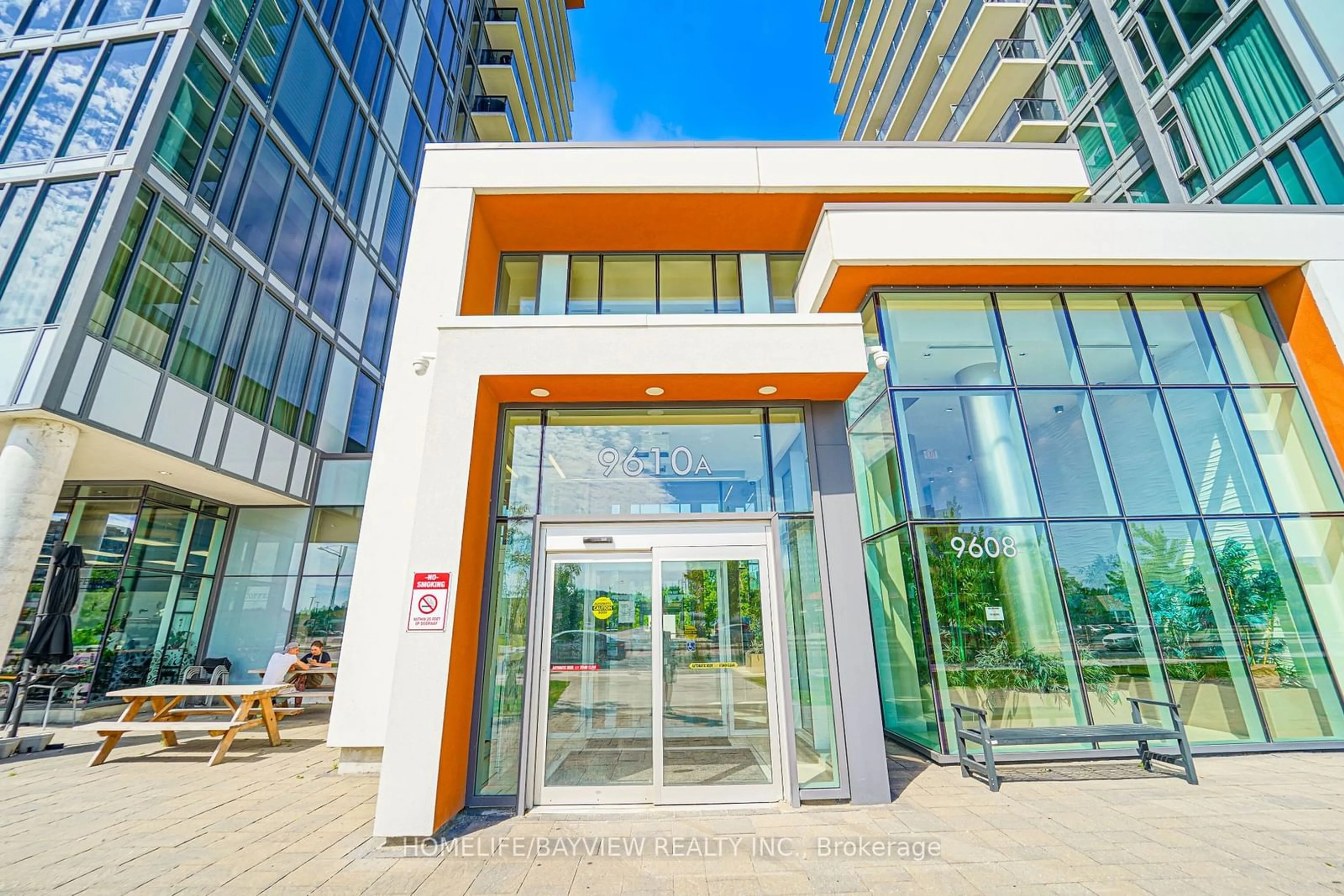 Indoor foyer for 9608 Yonge St #216A, Richmond Hill Ontario L4C 1V6