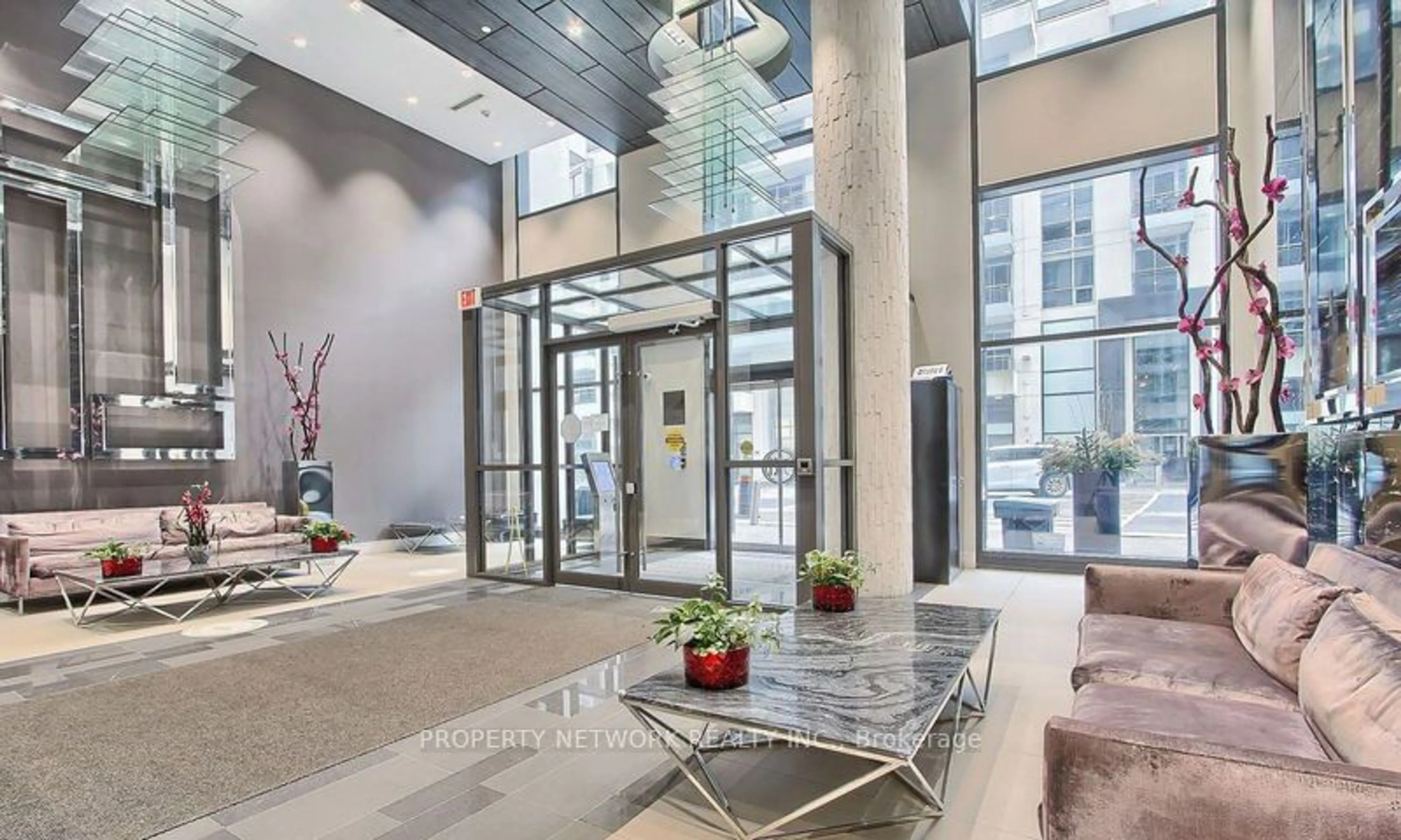 Indoor foyer for 9201 Yonge St #1812, Richmond Hill Ontario L4C 6Z2