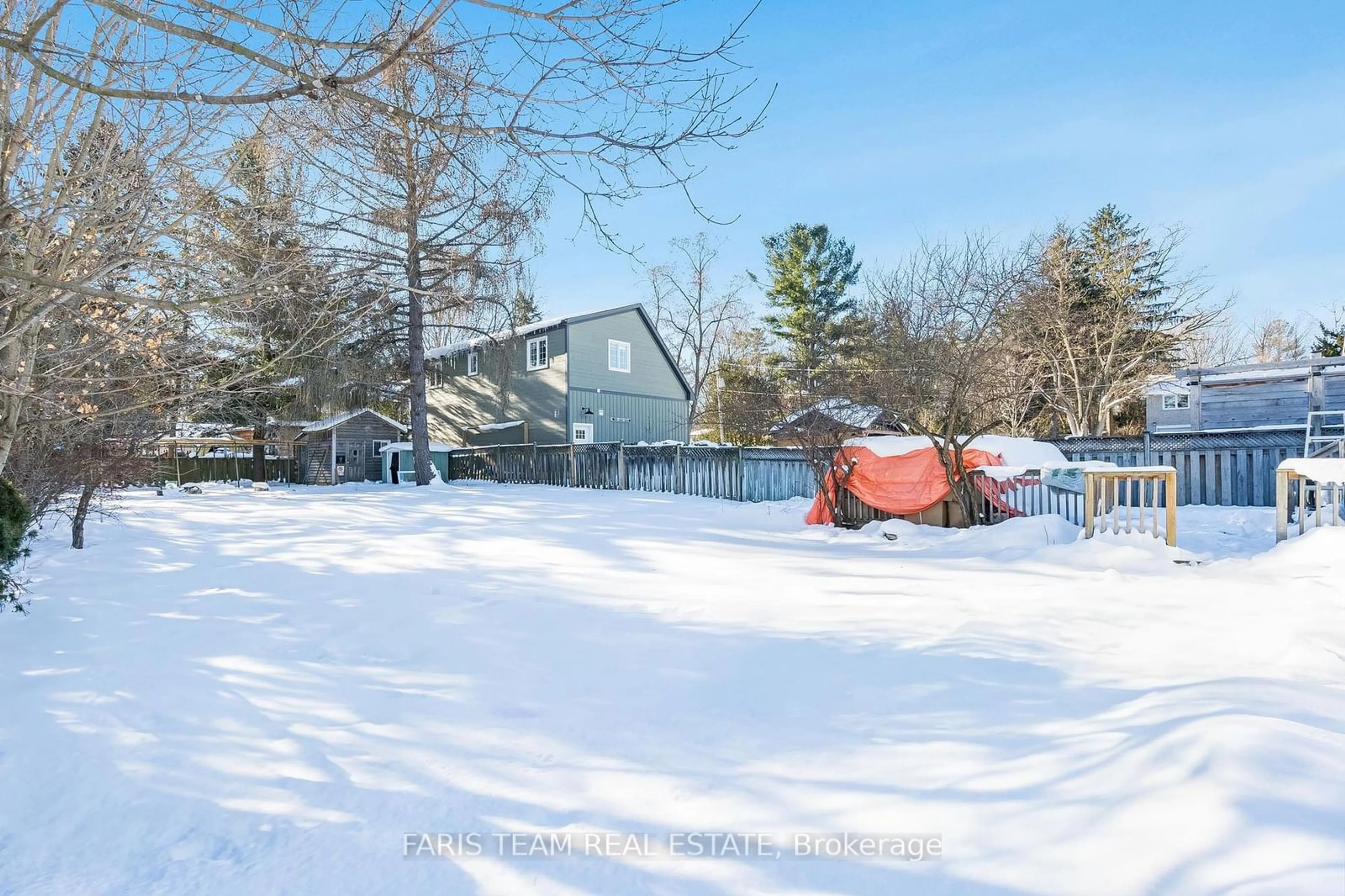 A pic from outside/outdoor area/front of a property/back of a property/a pic from drone, unknown for 3971 Guest Rd, Innisfil Ontario L9S 2T3