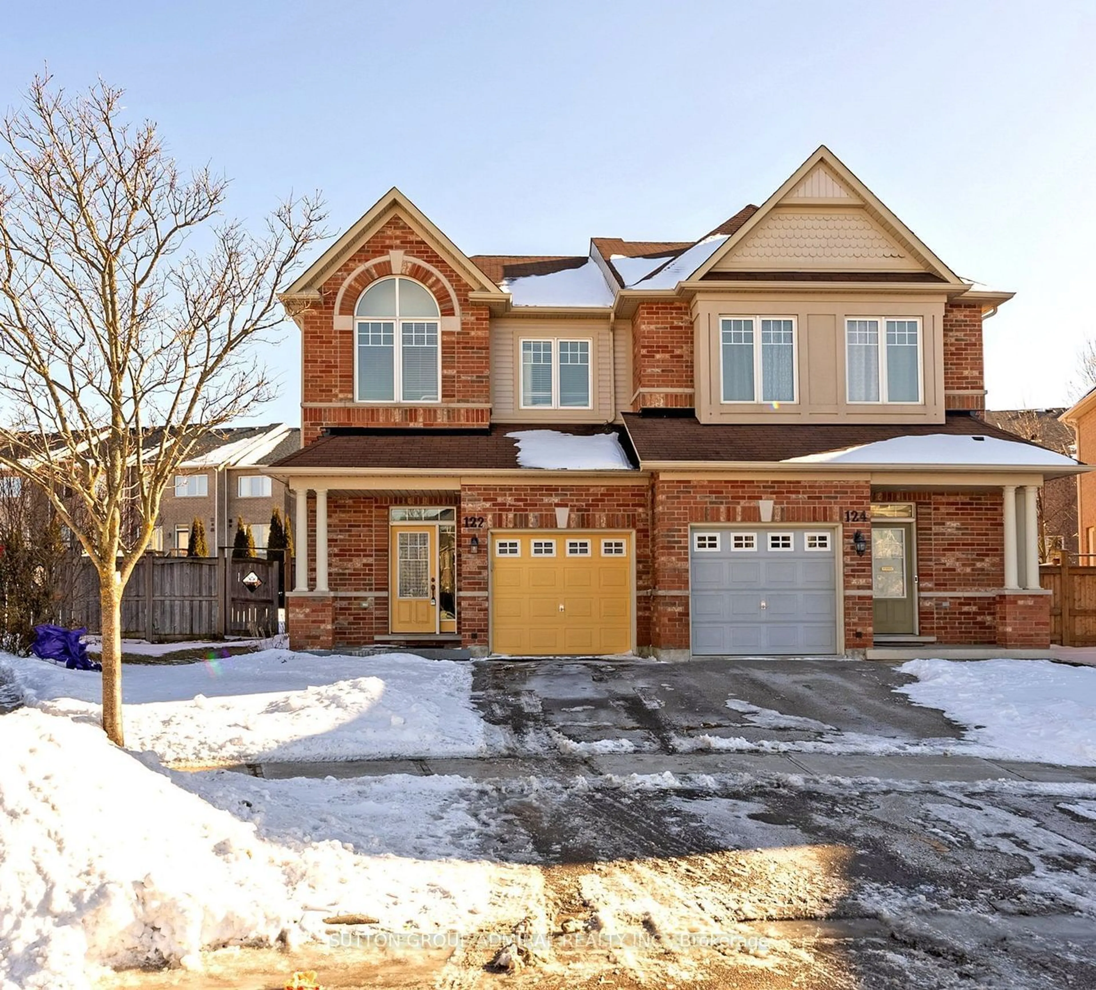 Home with brick exterior material, street for 122 Courtland Cres, East Gwillimbury Ontario L9N 0B1