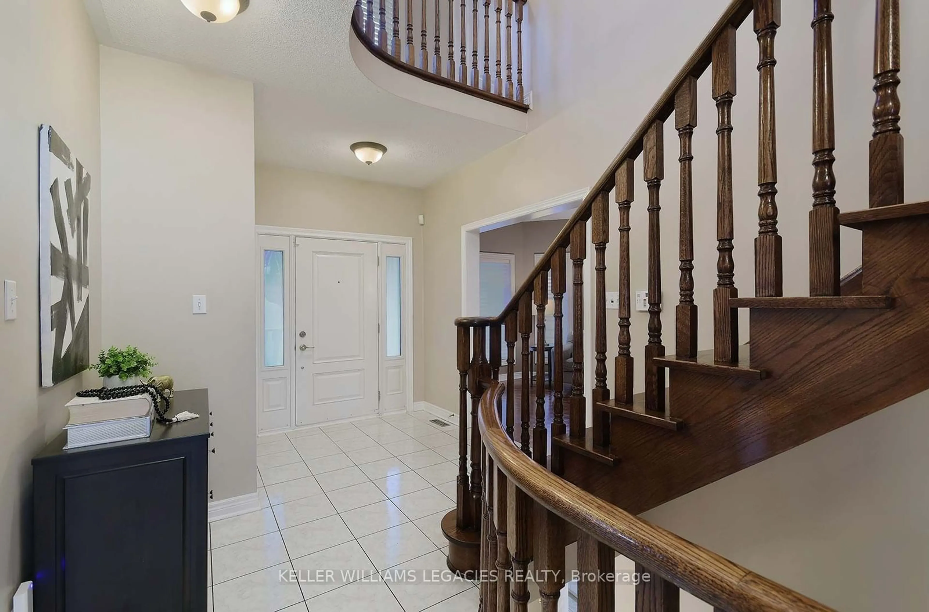 Indoor entryway for 43 Brasswinds Crt, Vaughan Ontario L4L 9C6