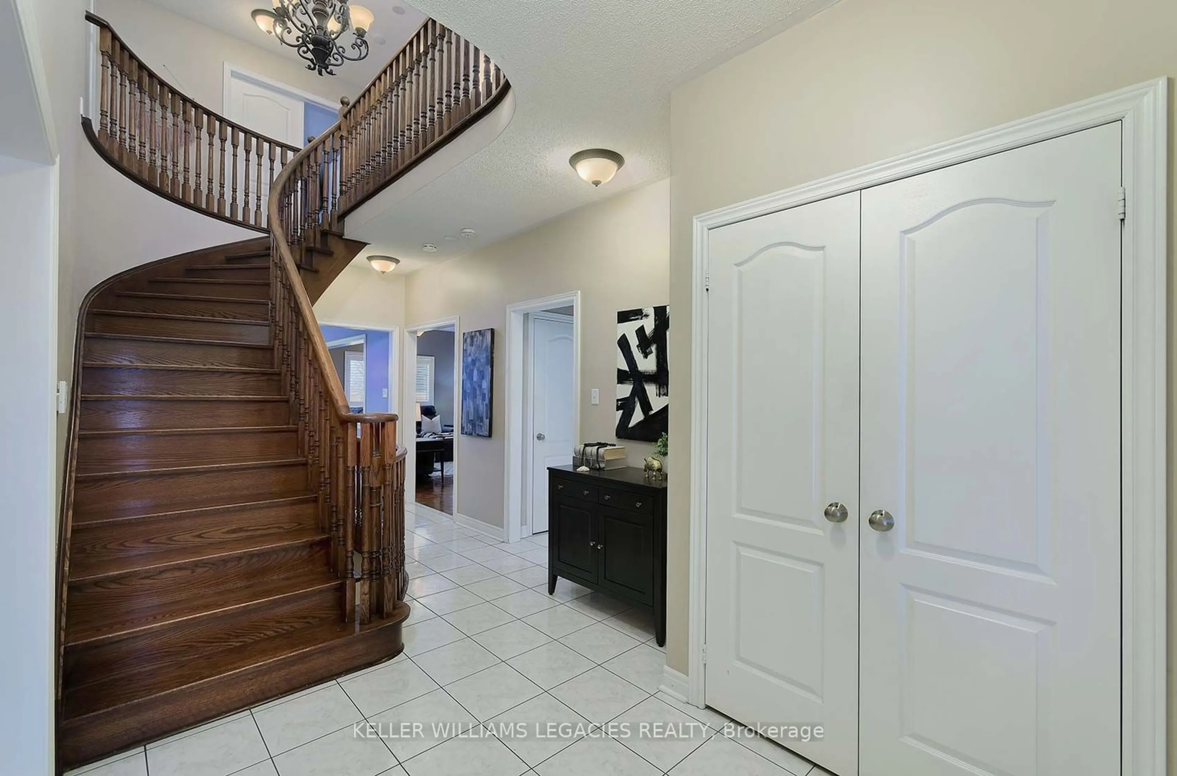 Indoor entryway for 43 Brasswinds Crt, Vaughan Ontario L4L 9C6