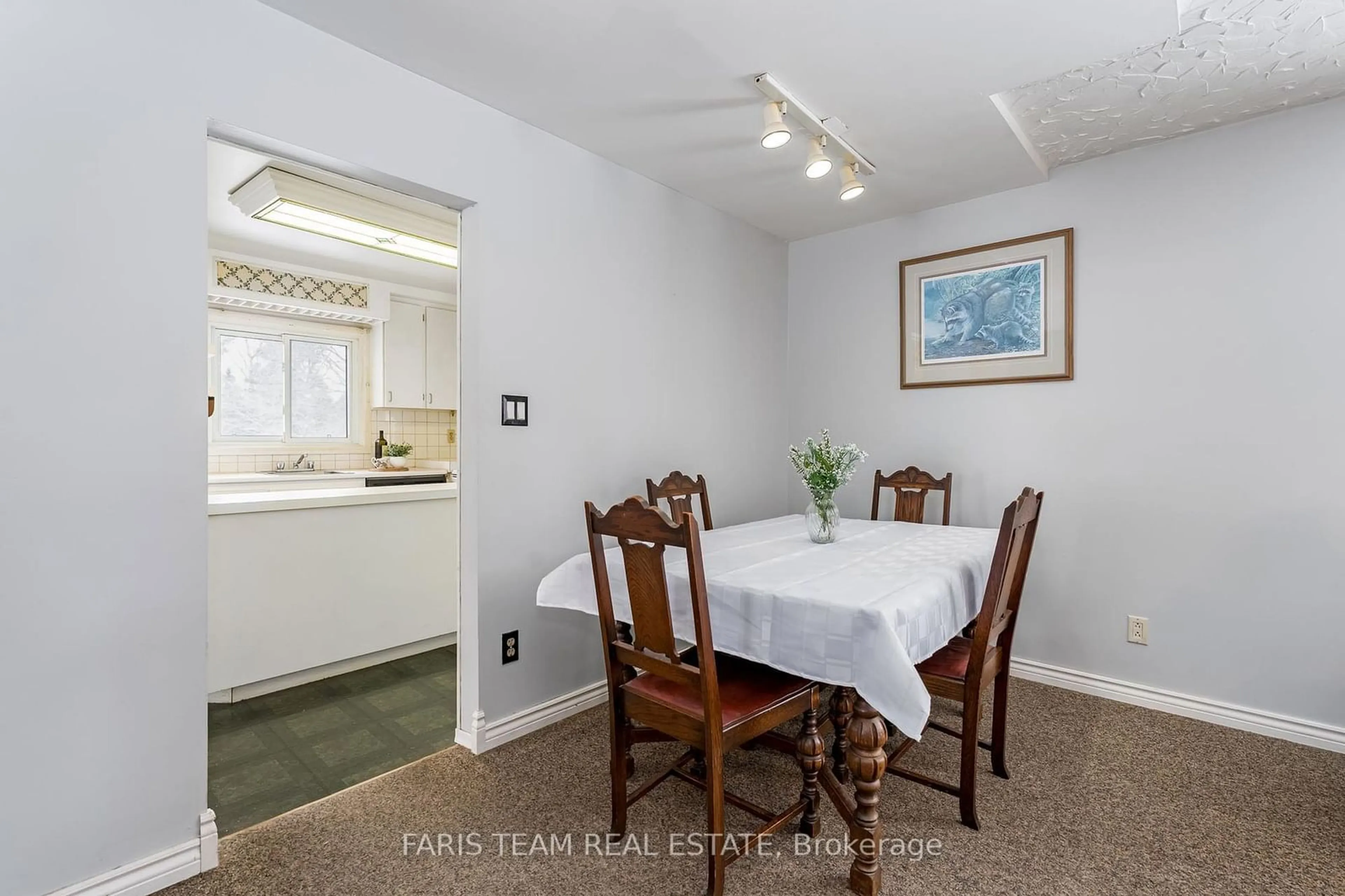 Dining room, unknown for 2063 Lilac Dr, Innisfil Ontario L9S 1Y9