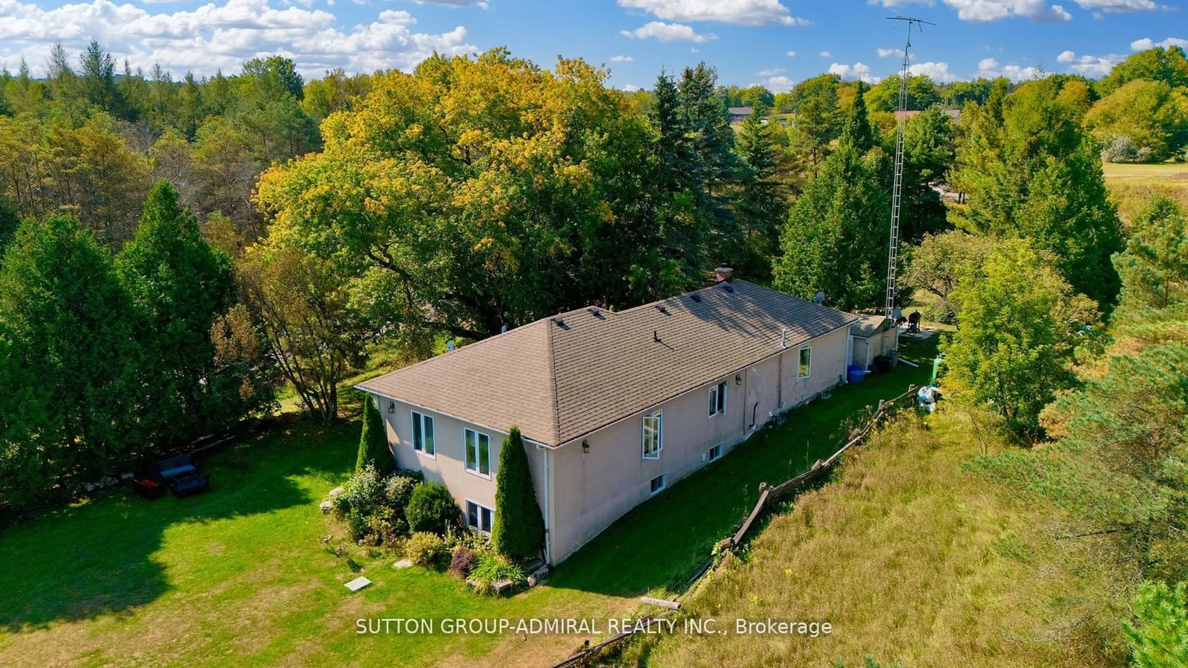 A pic from outside/outdoor area/front of a property/back of a property/a pic from drone, unknown for 4800 Herald Rd, East Gwillimbury Ontario L0G 1M0