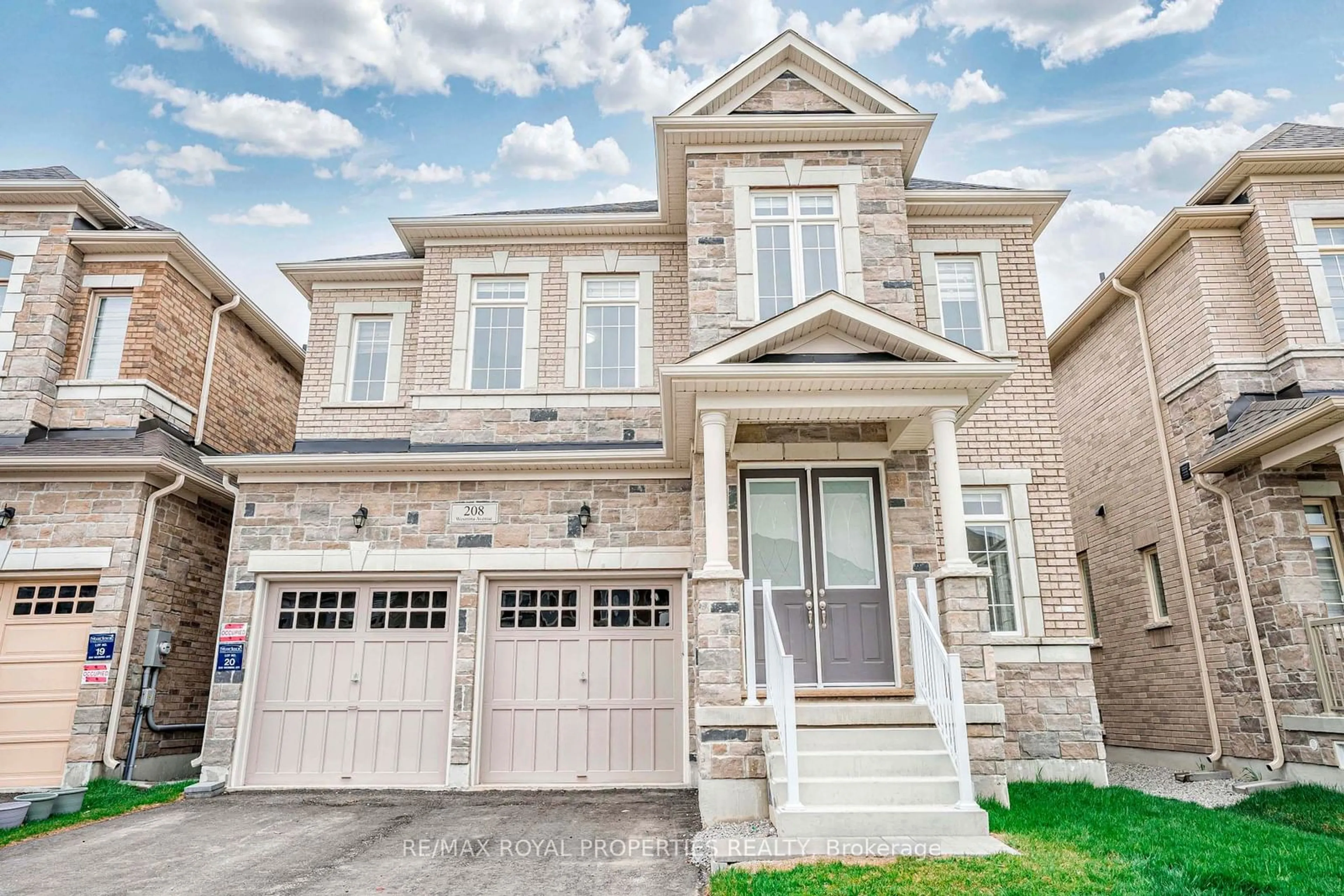 Home with brick exterior material, street for 208 Wesmina Ave, Whitchurch-Stouffville Ontario L4A 0R8