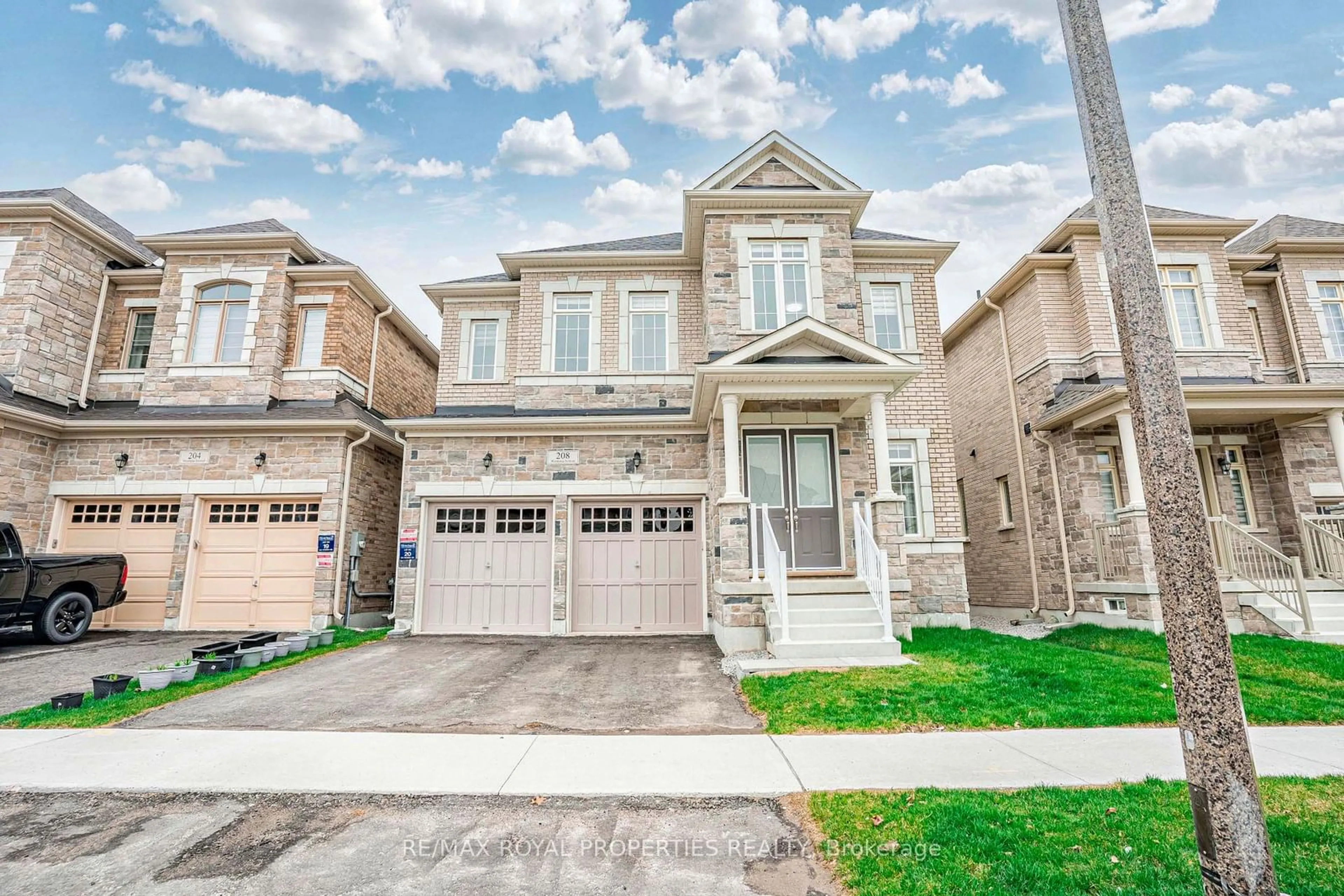 Home with brick exterior material, street for 208 Wesmina Ave, Whitchurch-Stouffville Ontario L4A 0R8