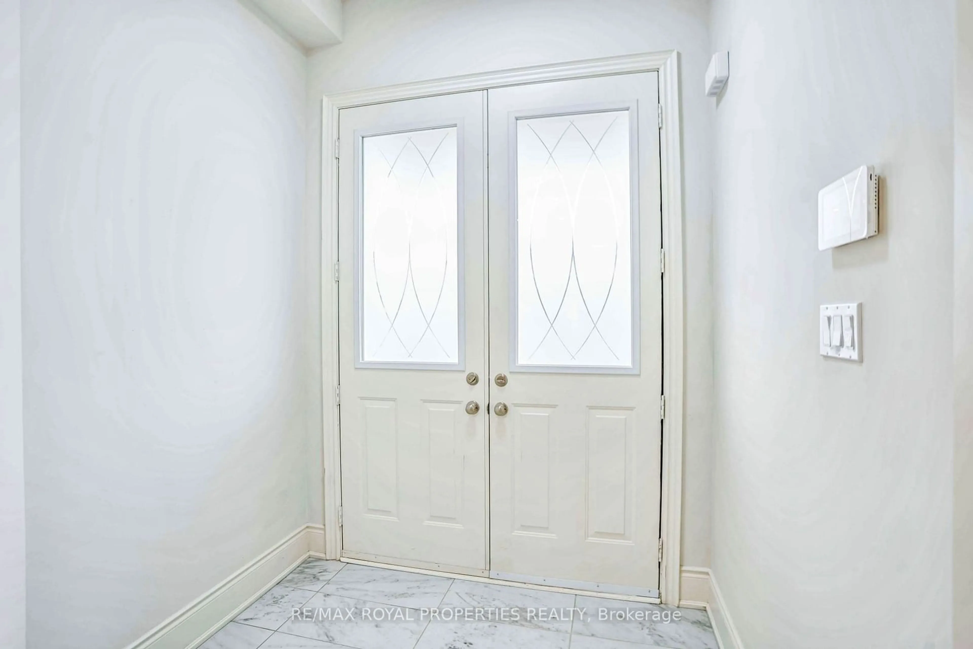 Indoor entryway for 208 Wesmina Ave, Whitchurch-Stouffville Ontario L4A 0R8