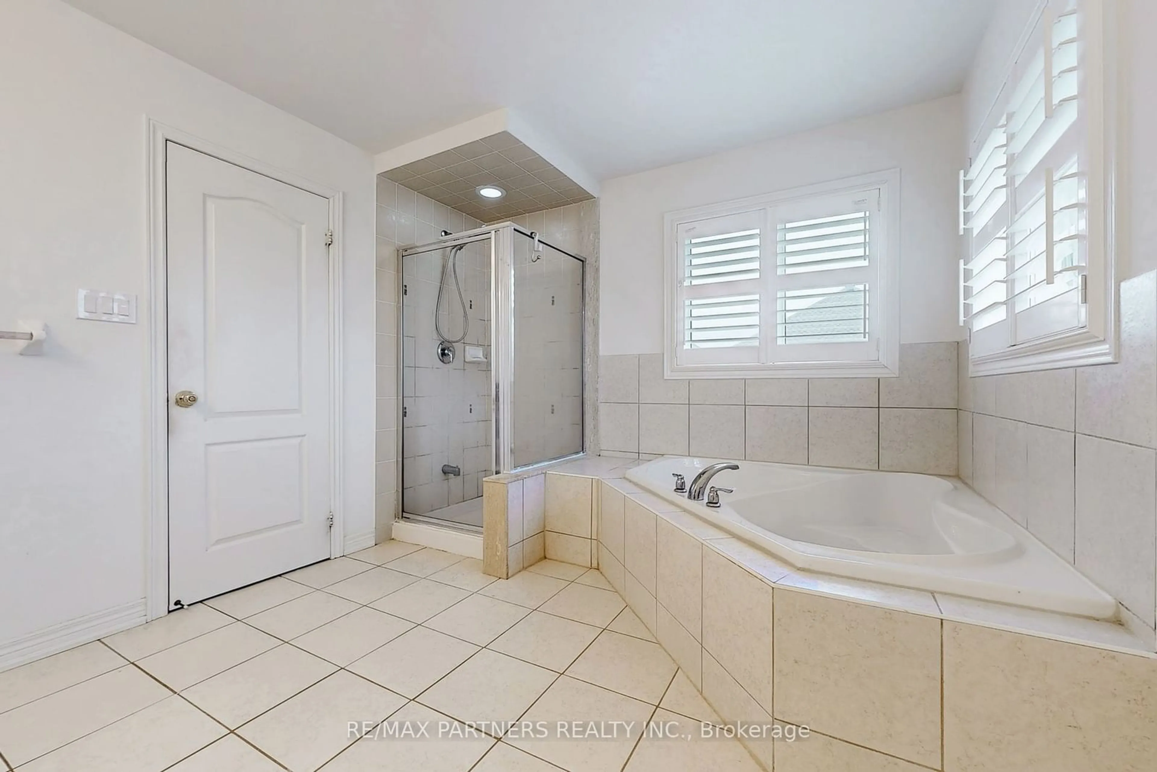 Contemporary bathroom, ceramic/tile floor for 73 Eakin Mill Rd, Markham Ontario L6E 1N9