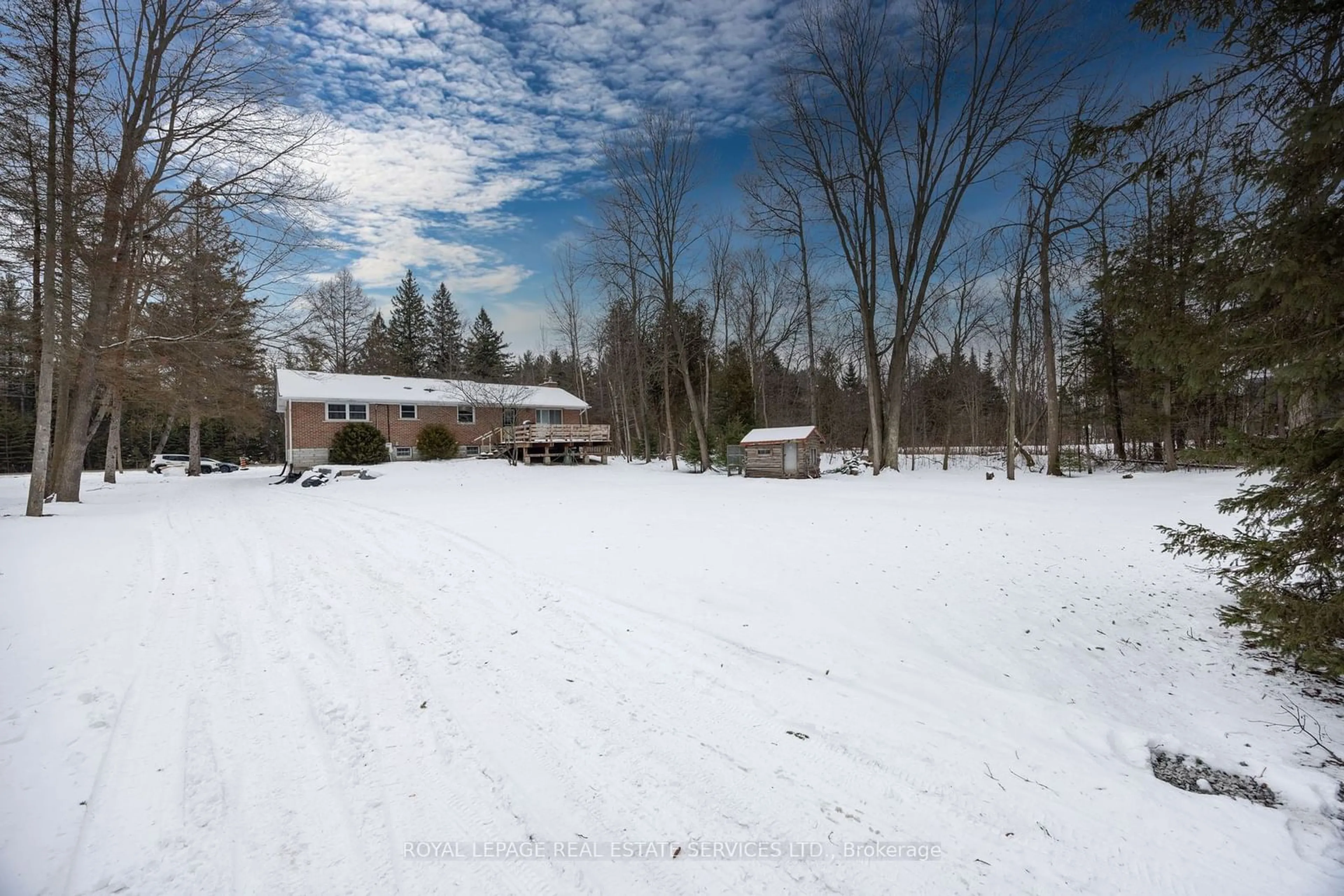 A pic from outside/outdoor area/front of a property/back of a property/a pic from drone, unknown for 20430 Bathurst St, East Gwillimbury Ontario L9N 1P5