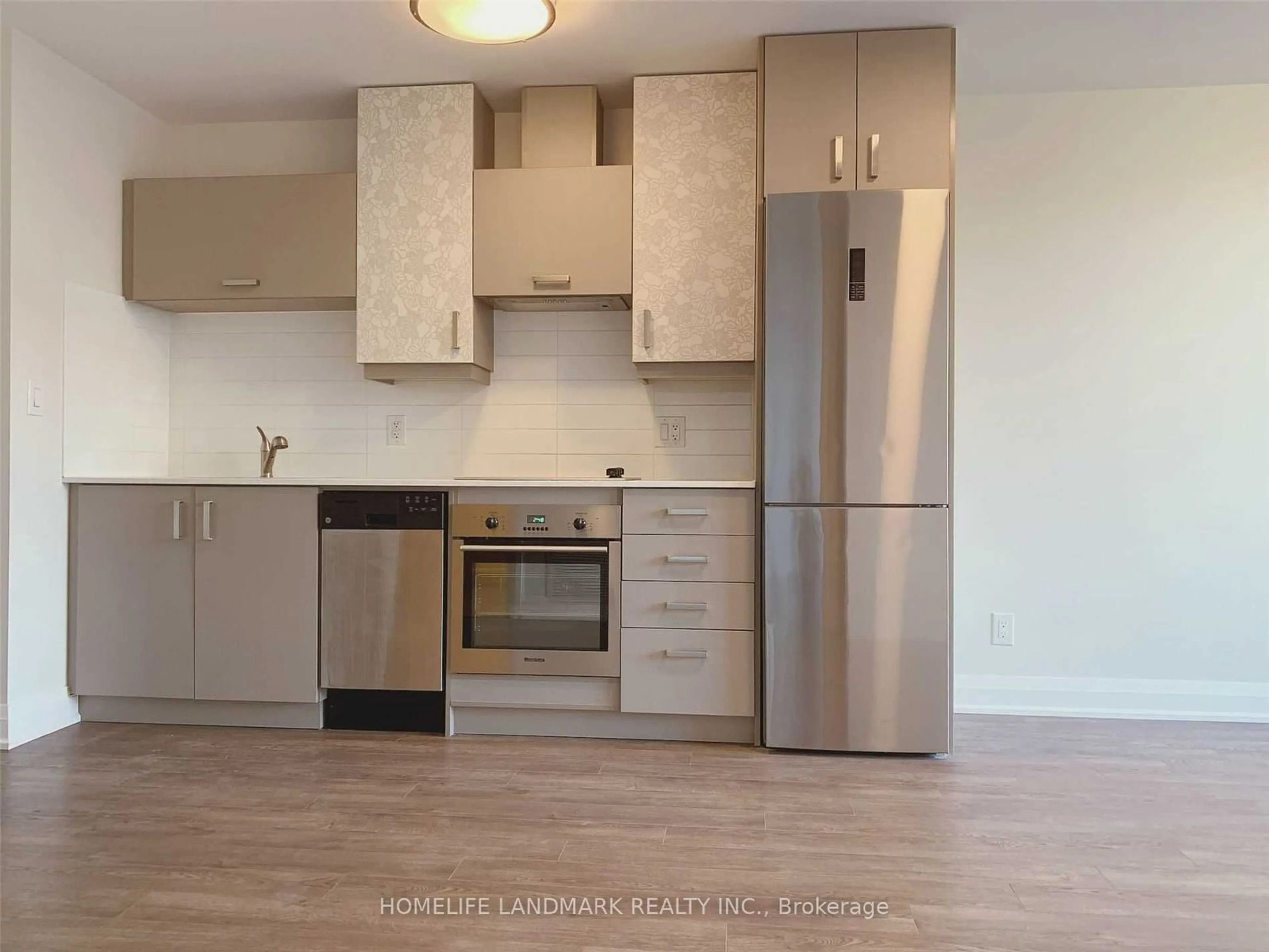 Open concept kitchen, wood/laminate floor for 18 Uptown Dr #827, Markham Ontario L3R 5M5