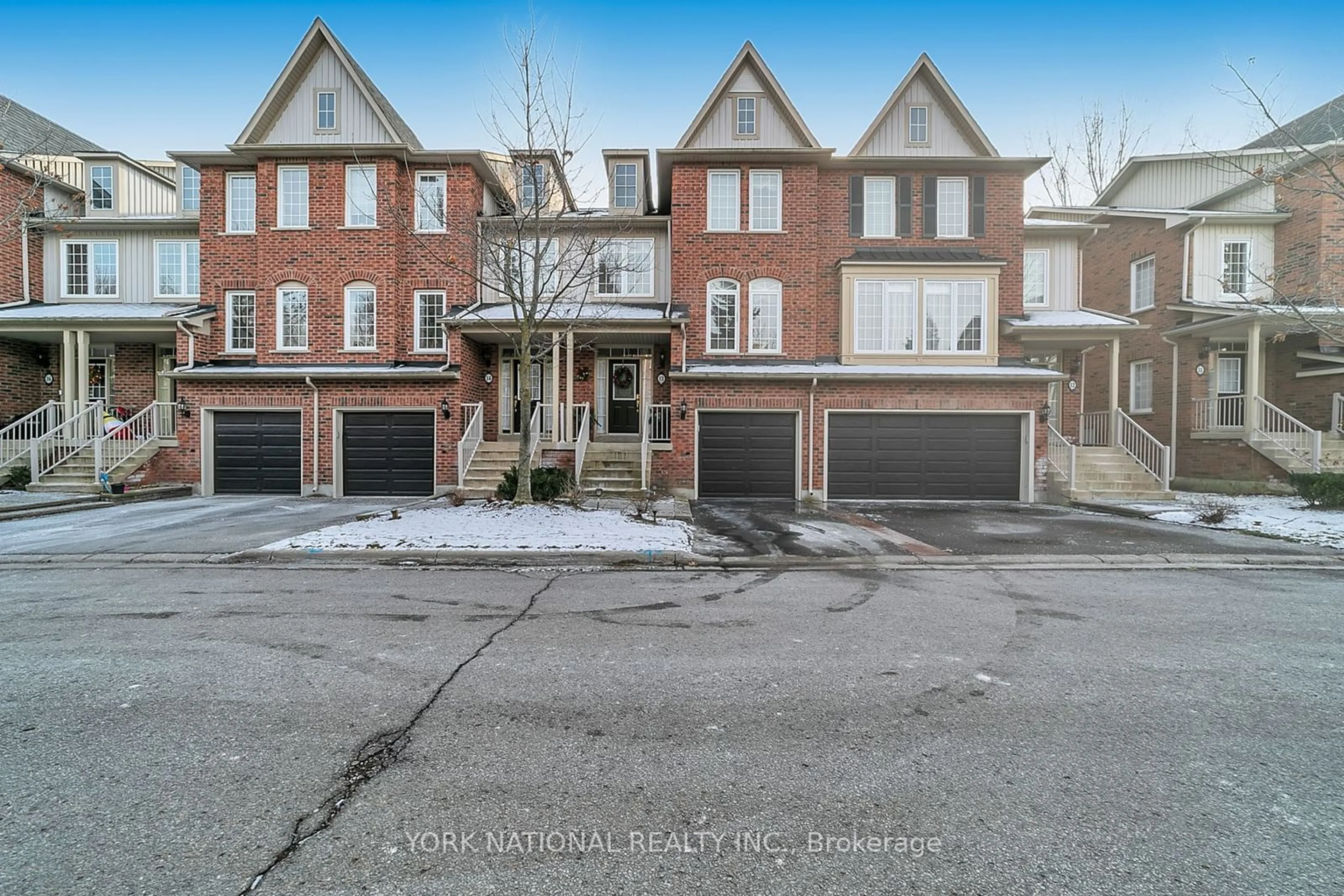 A pic from outside/outdoor area/front of a property/back of a property/a pic from drone, street for 100 Elgin Mills Rd #13, Richmond Hill Ontario L4C 0R6