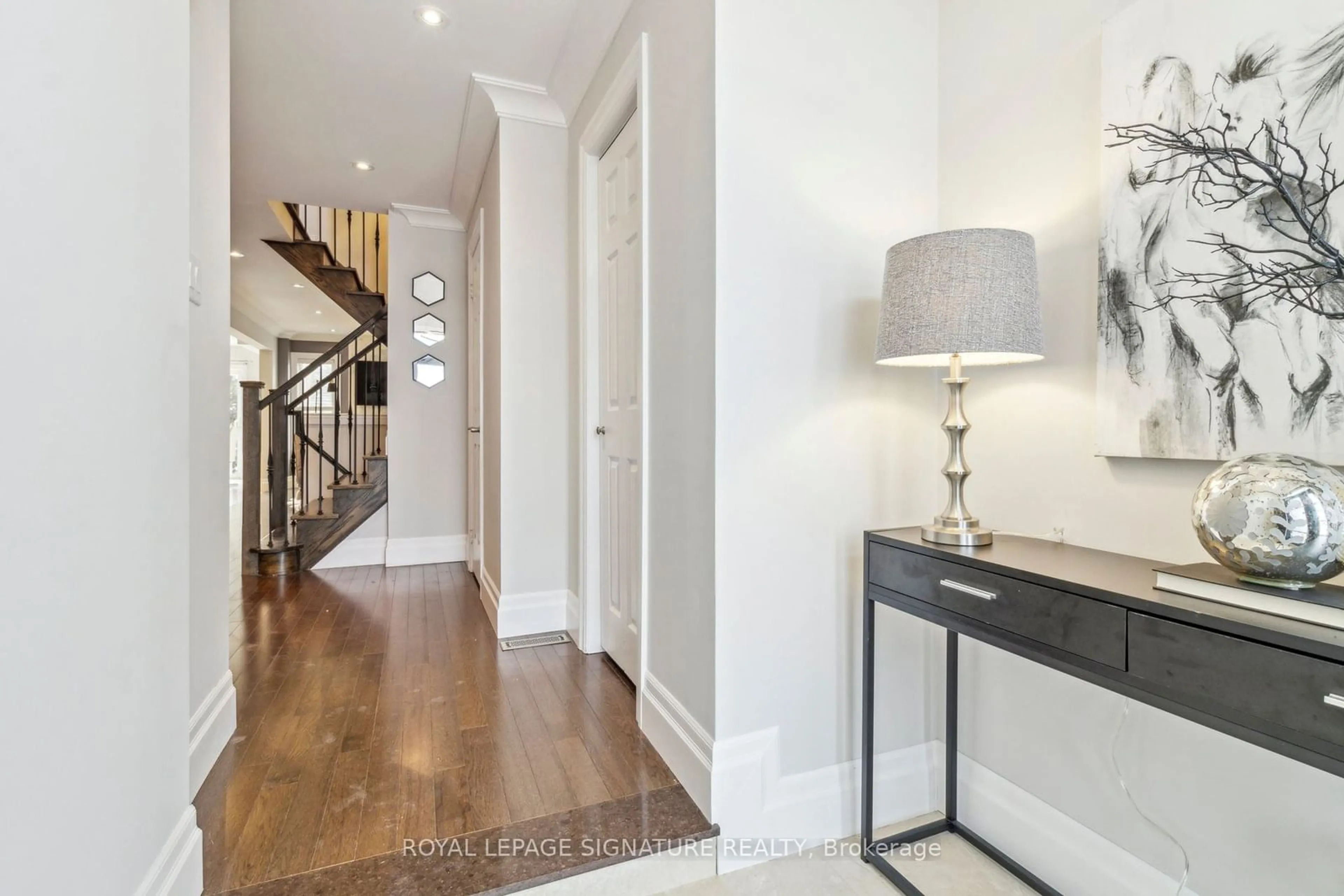 Indoor entryway for 324 St Joan Of Arc Ave, Vaughan Ontario L6A 3N1