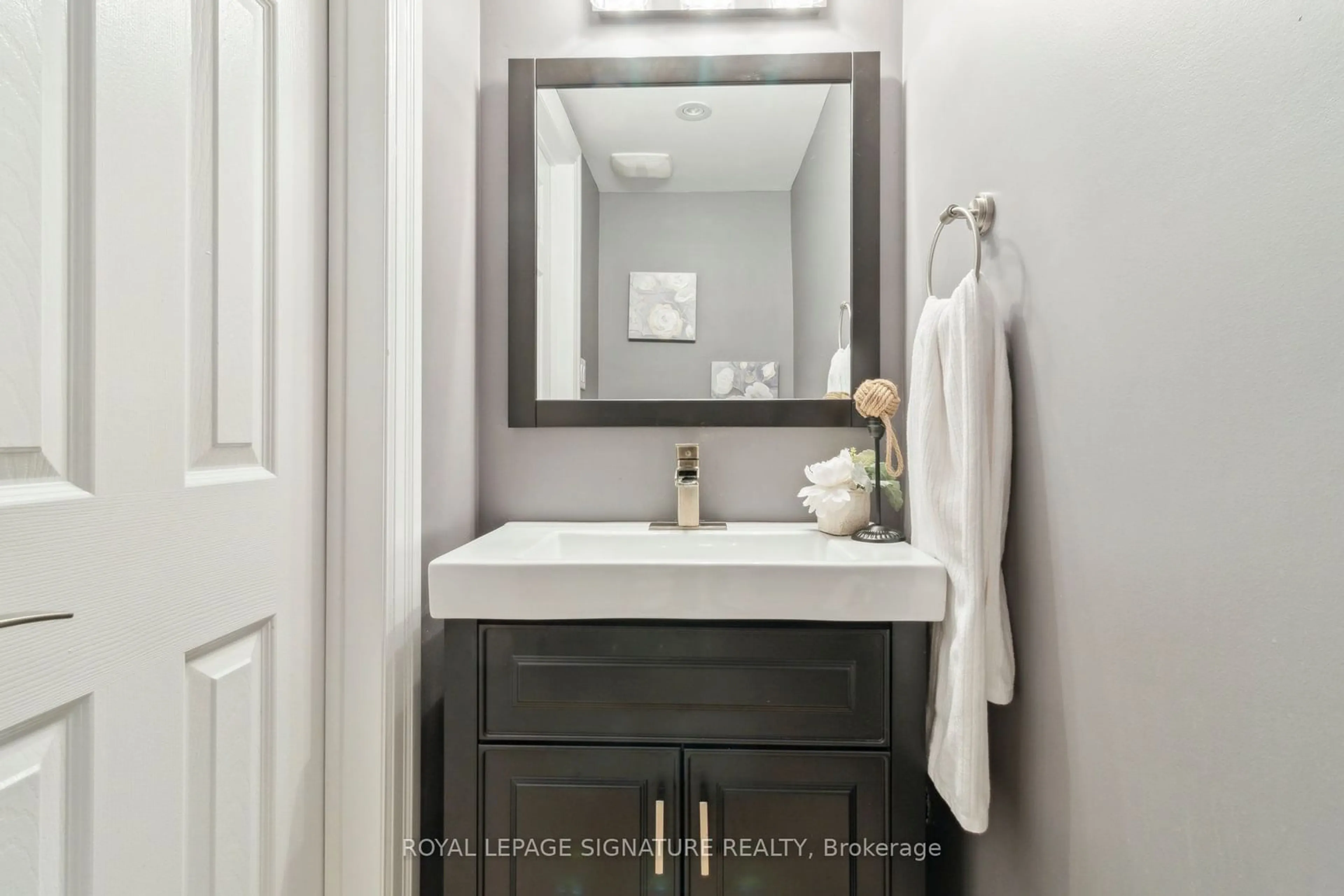 Contemporary bathroom, ceramic/tile floor for 324 St Joan Of Arc Ave, Vaughan Ontario L6A 3N1