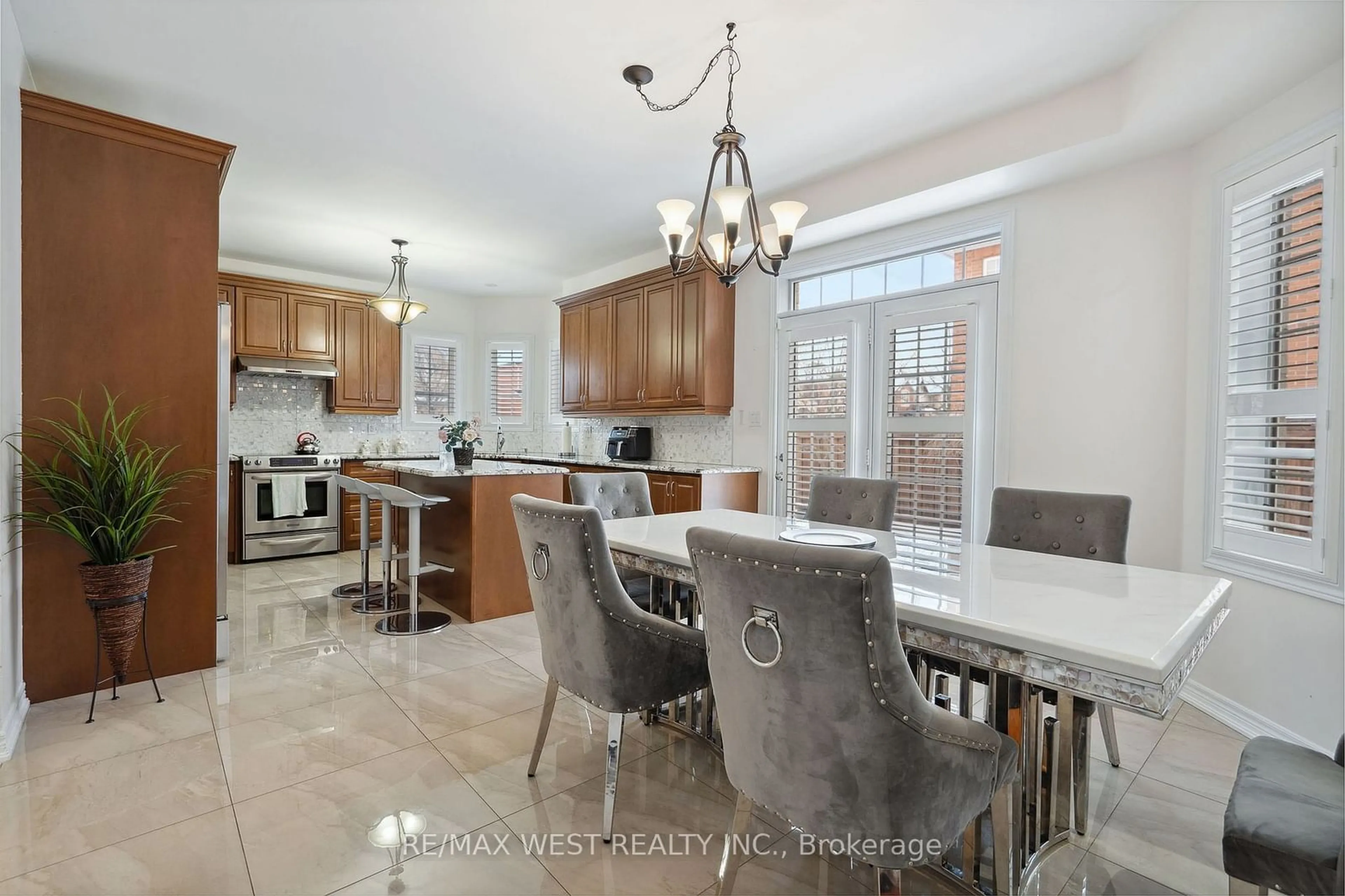 Open concept kitchen, ceramic/tile floor for 126 Josephine Rd, Vaughan Ontario L4H 0N6