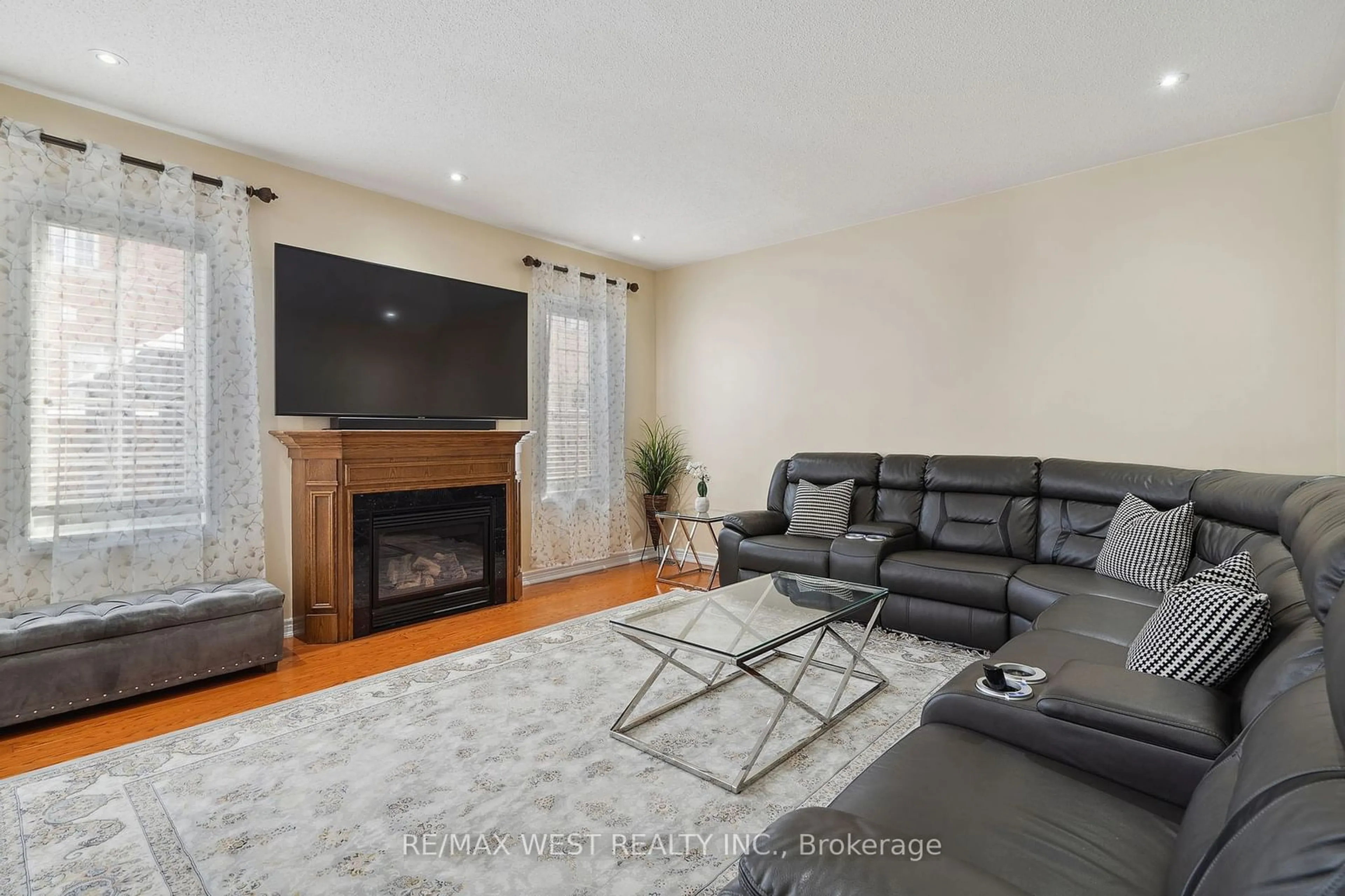 Living room with furniture, wood/laminate floor for 126 Josephine Rd, Vaughan Ontario L4H 0N6