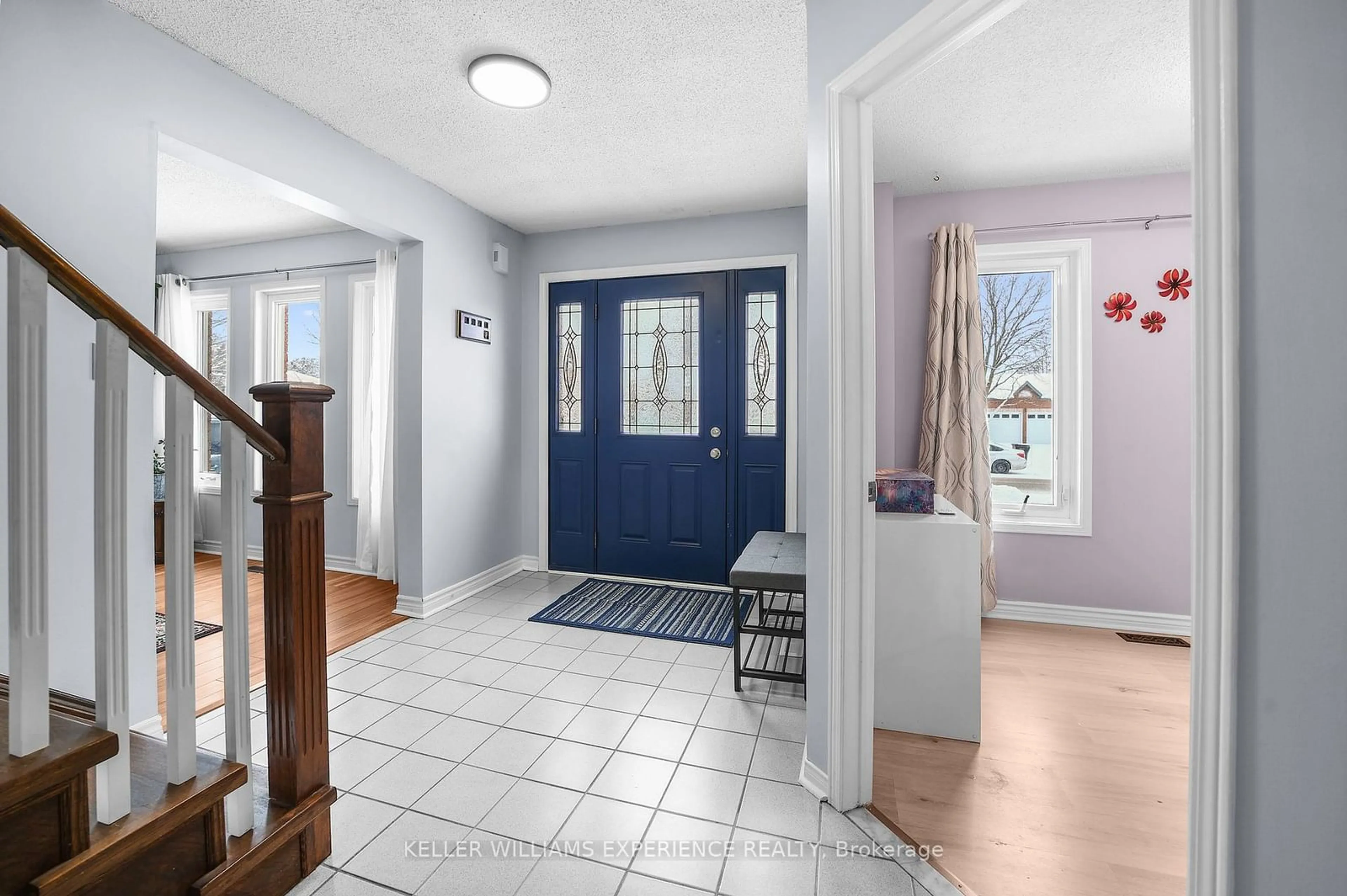 Indoor entryway for 101 CECIL St, Essa Ontario L3W 0K4