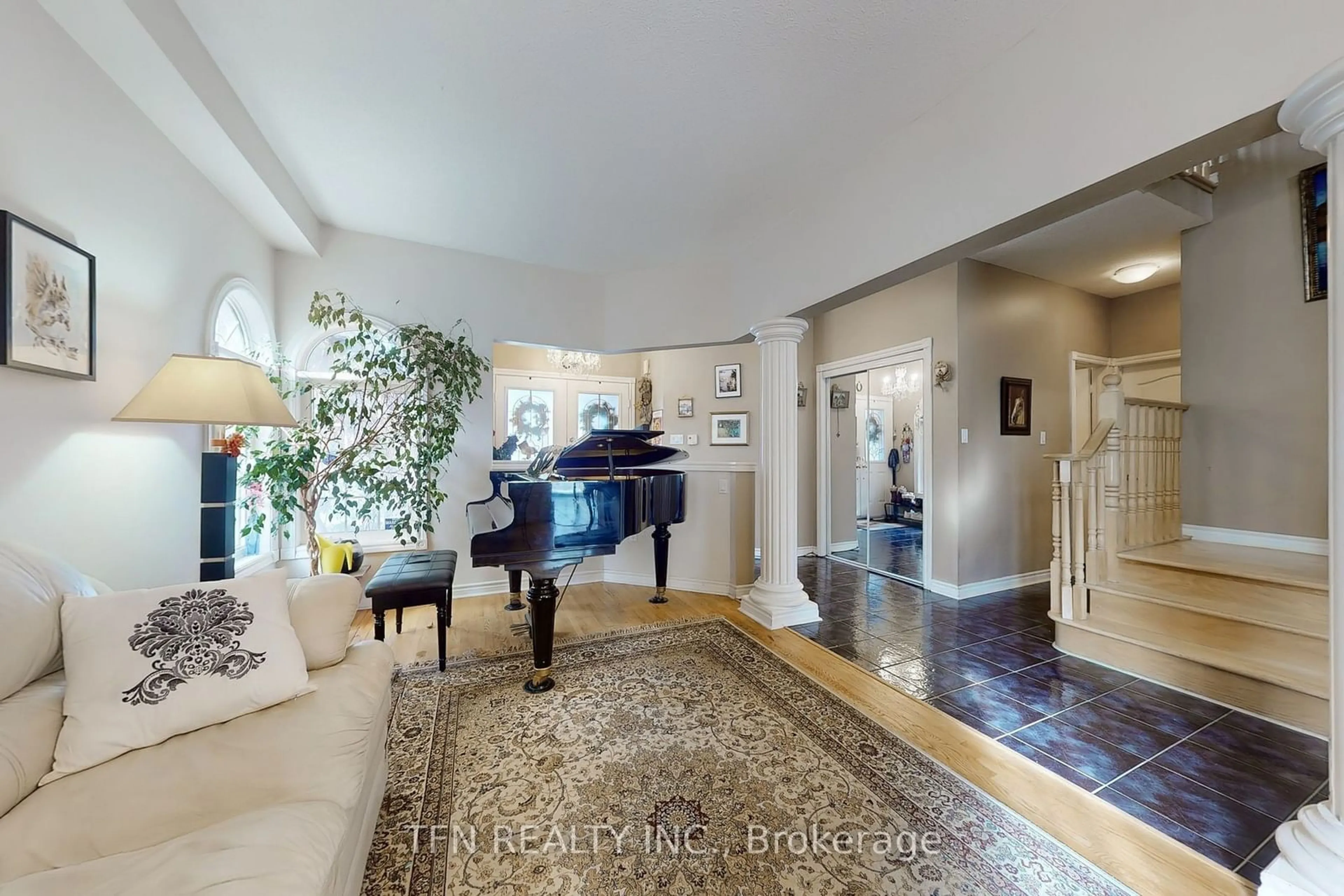 Indoor entryway for 189 Humberland Dr, Richmond Hill Ontario L4E 3S9