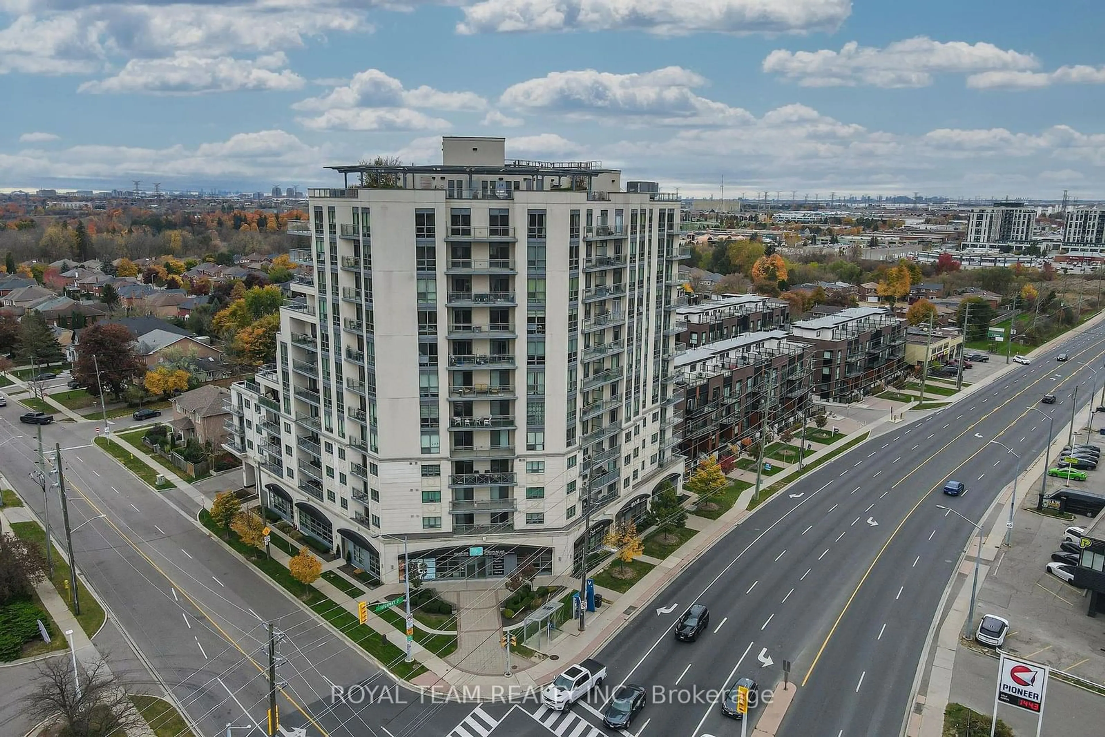 A pic from outside/outdoor area/front of a property/back of a property/a pic from drone, city buildings view from balcony for 7730 Kipling Ave #905, Vaughan Ontario L4L 1Y9