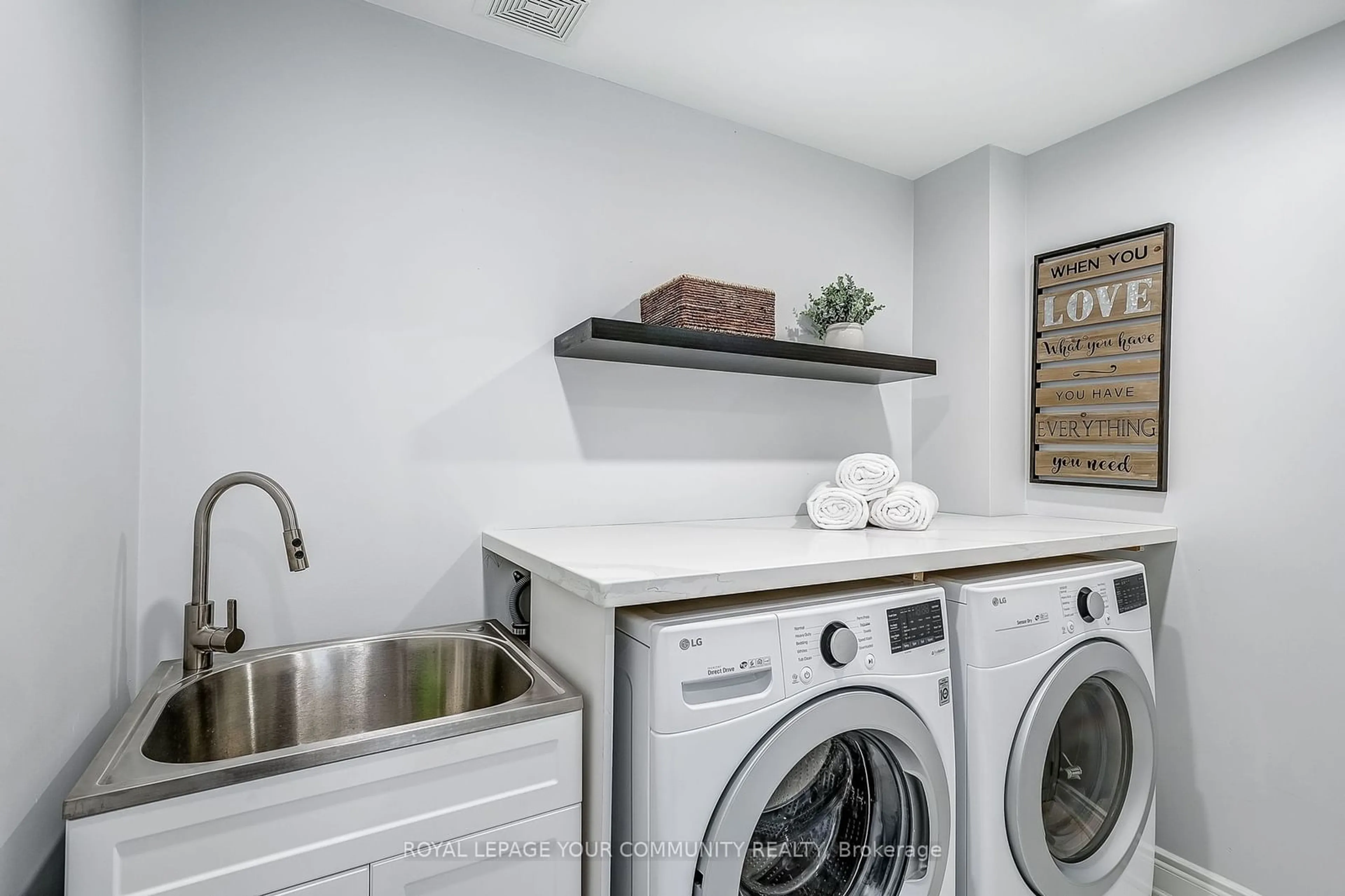 Laundry room for 45 Mcmulkin St, New Tecumseth Ontario L9R 0A7