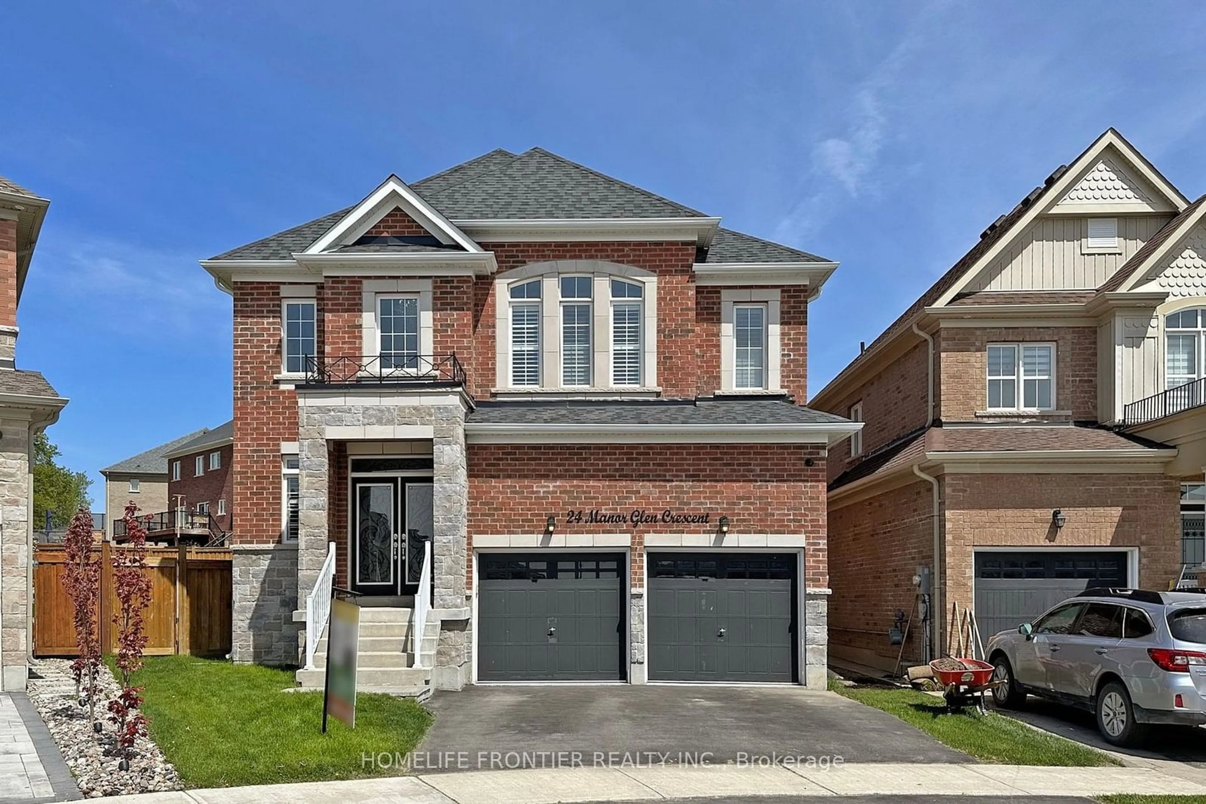 Home with brick exterior material, street for 24 Manor Glen Cres, East Gwillimbury Ontario L0G 1M0