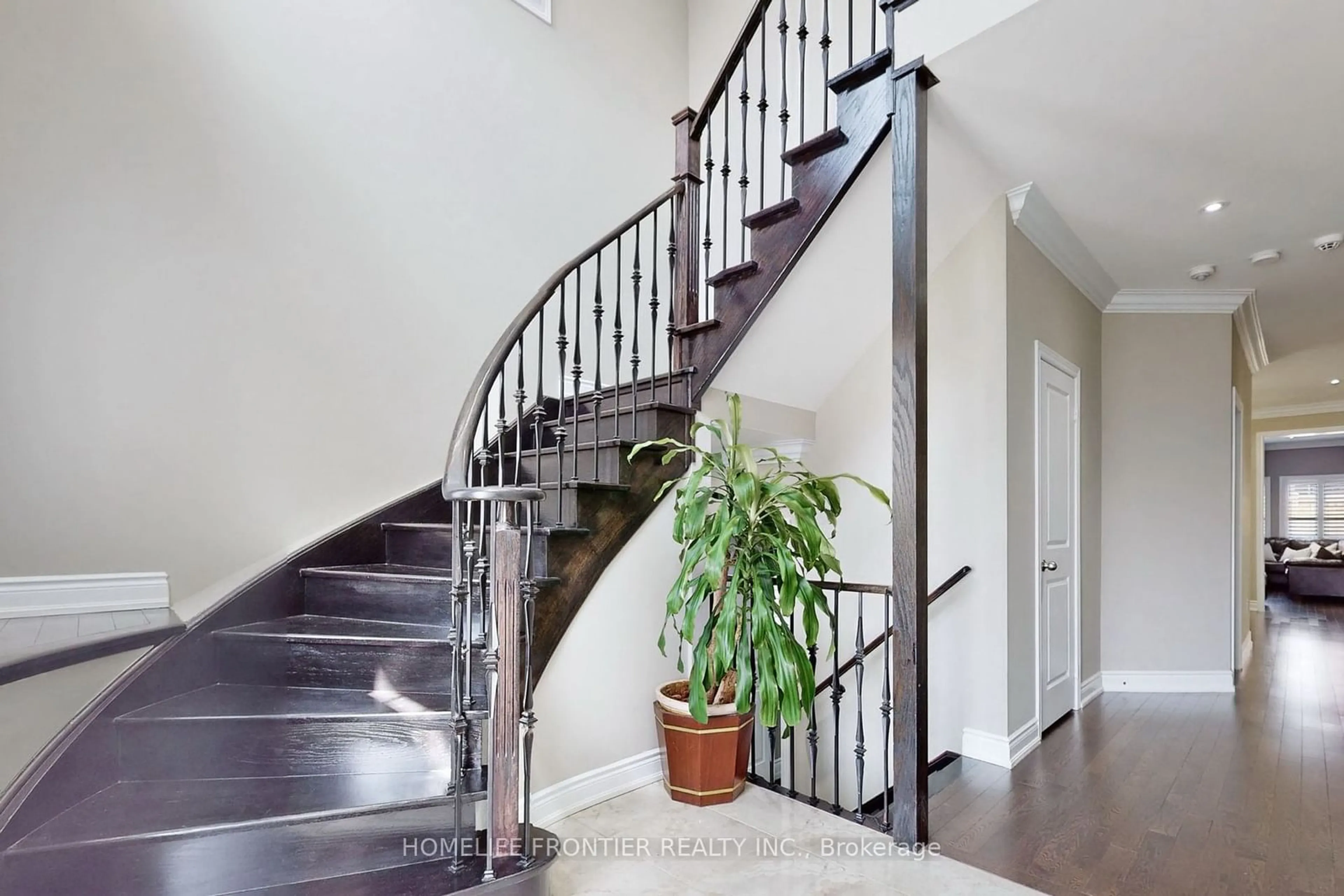 Stairs for 24 Manor Glen Cres, East Gwillimbury Ontario L0G 1M0