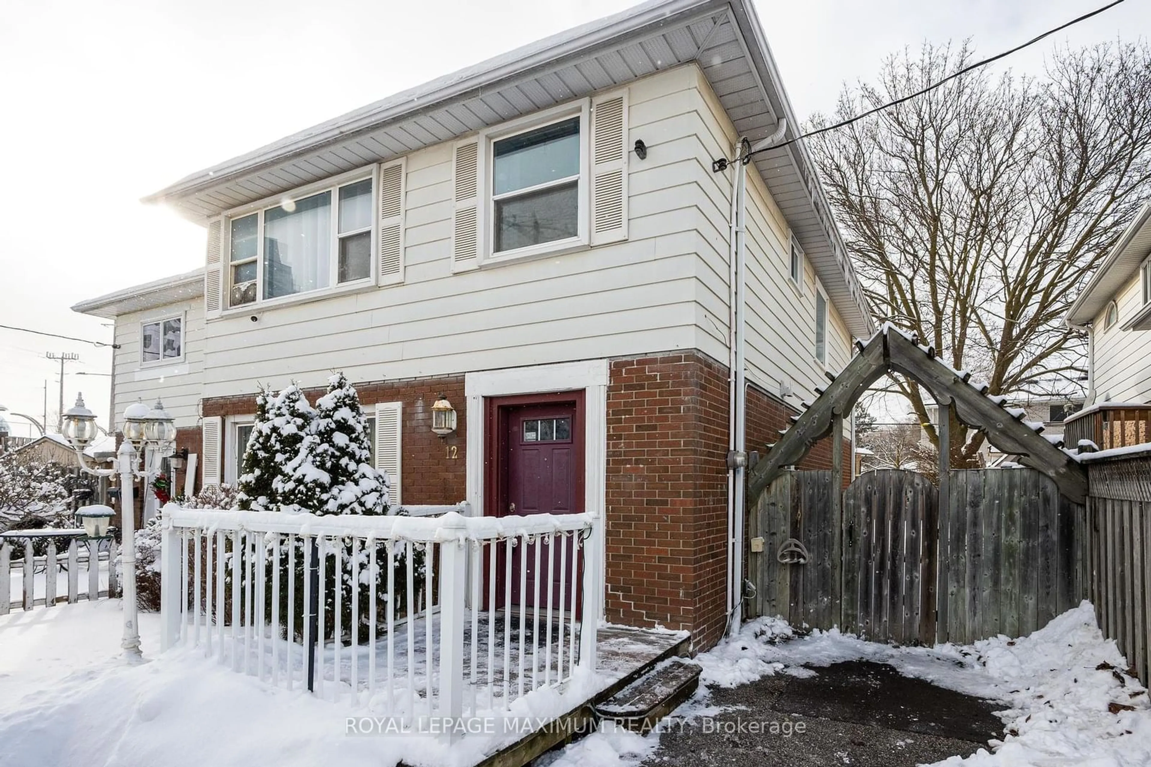 Unknown for 12 Longford Dr, Newmarket Ontario L3Y 2Y2