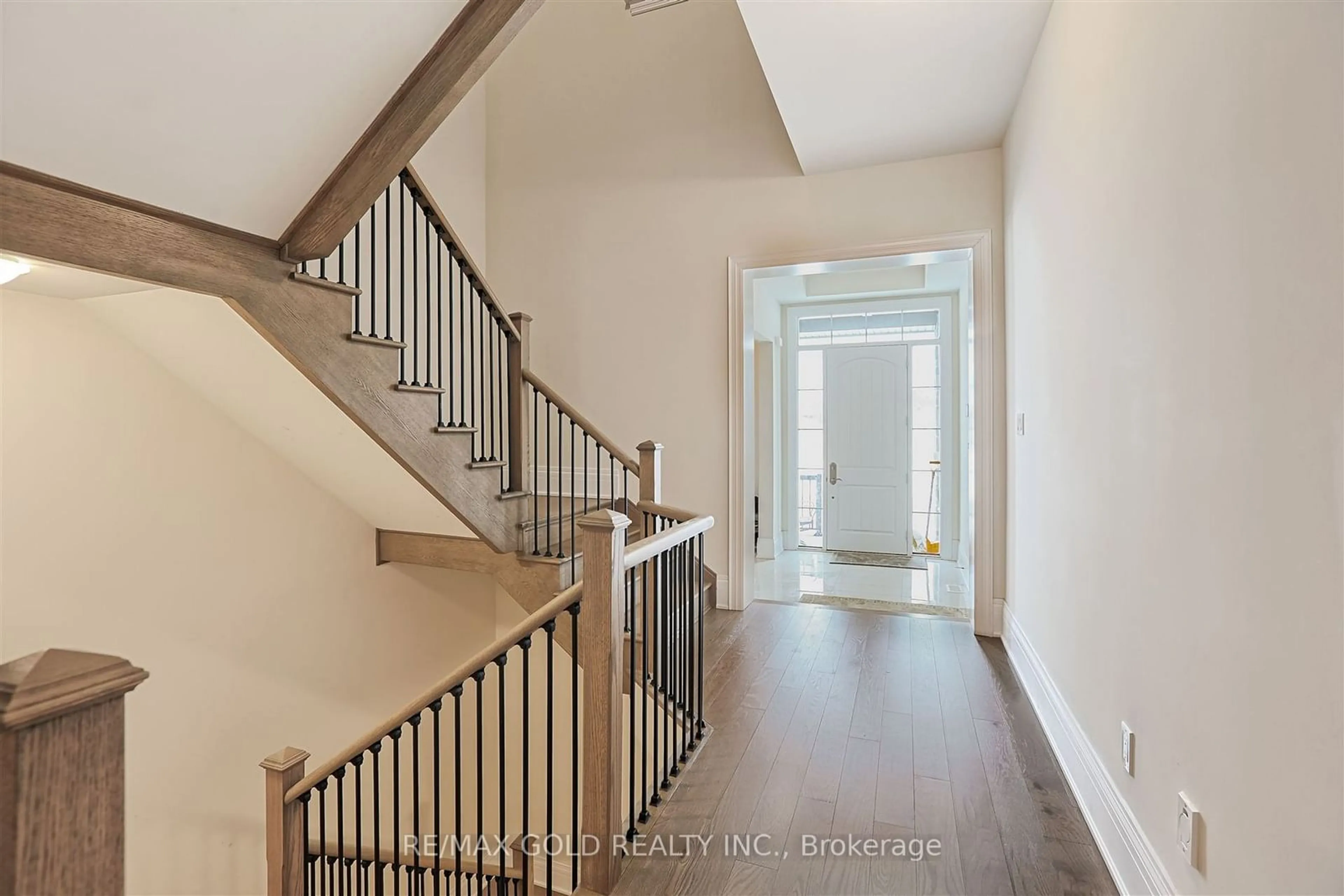 Indoor entryway for 88 Greville St, Vaughan Ontario L3L 0G1