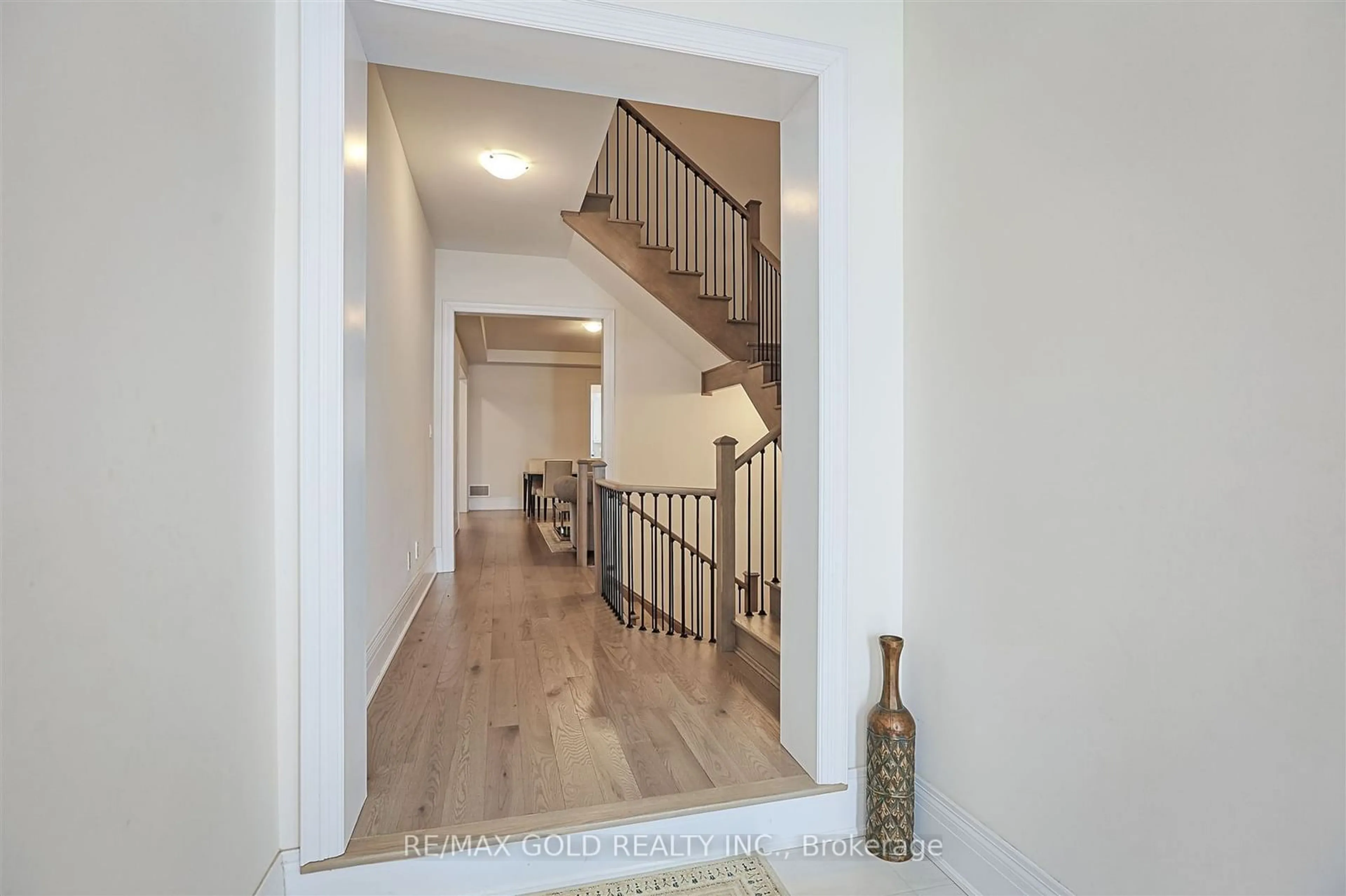 Indoor entryway for 88 Greville St, Vaughan Ontario L3L 0G1