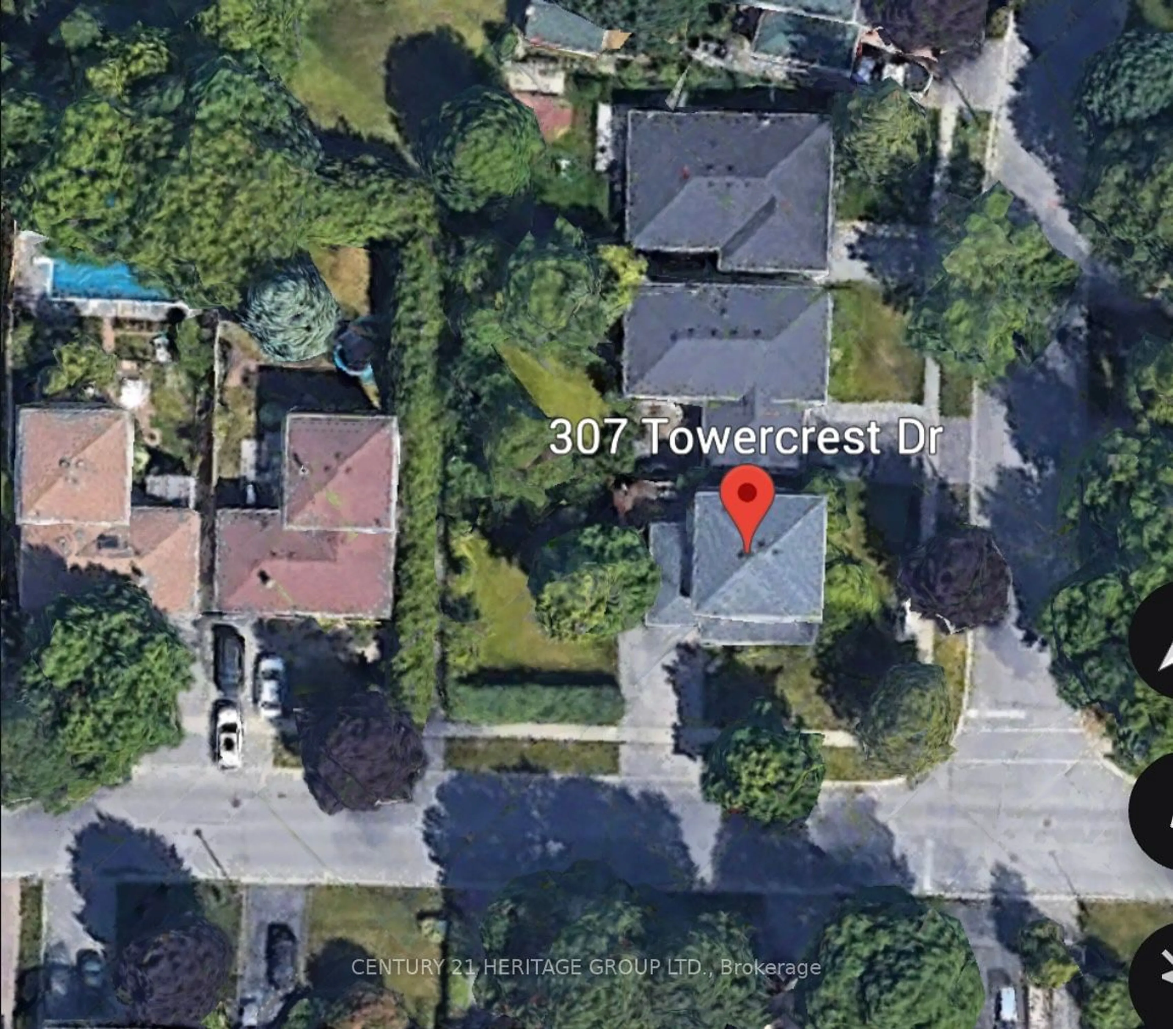 A pic from outside/outdoor area/front of a property/back of a property/a pic from drone, street for 307 Towercrest Dr, Newmarket Ontario L3Y 1C1