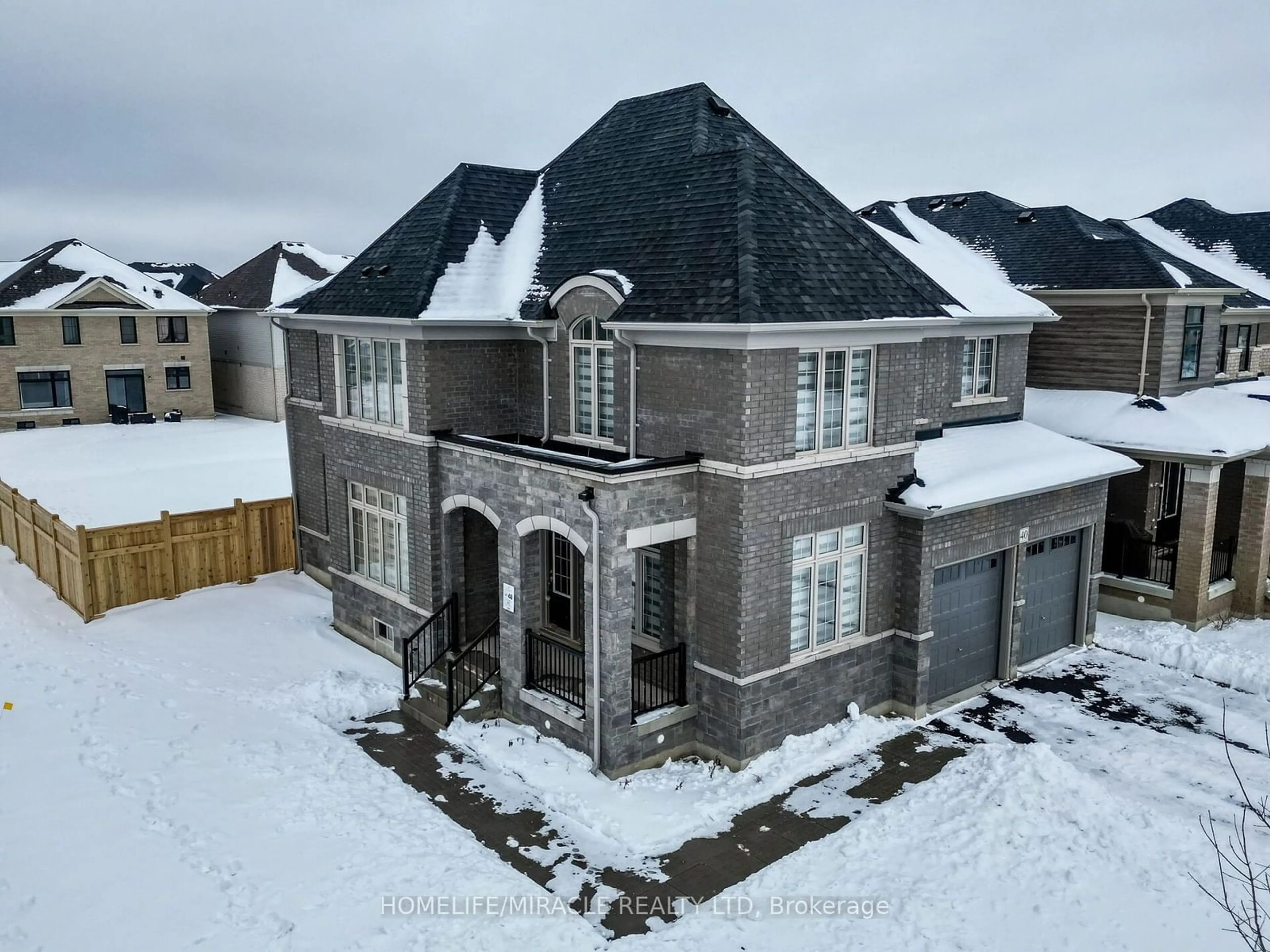 A pic from outside/outdoor area/front of a property/back of a property/a pic from drone, building for 40 Sandhill Cres, Adjala-Tosorontio Ontario L0G 1W0