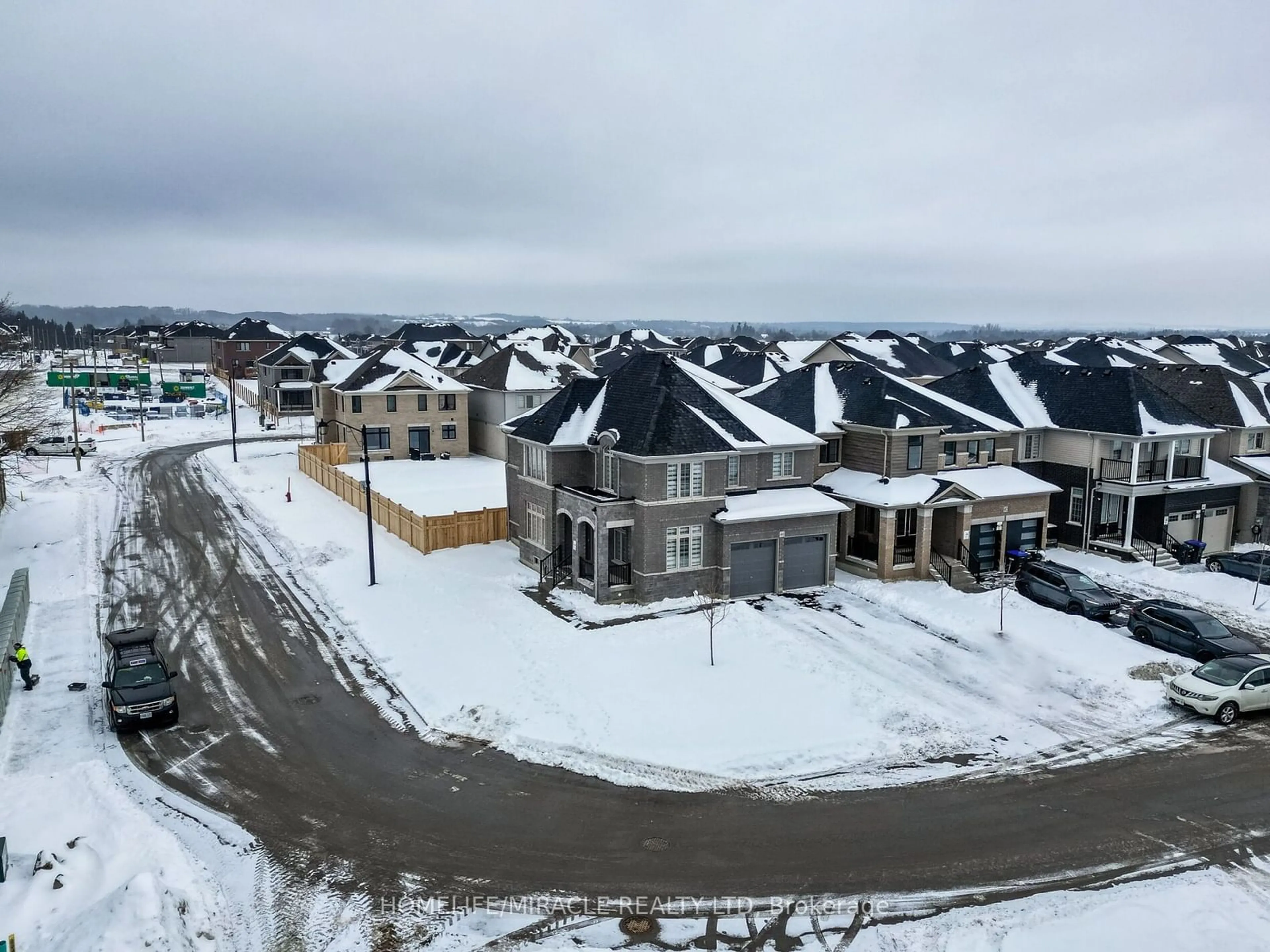 A pic from outside/outdoor area/front of a property/back of a property/a pic from drone, mountain view for 40 Sandhill Cres, Adjala-Tosorontio Ontario L0G 1W0