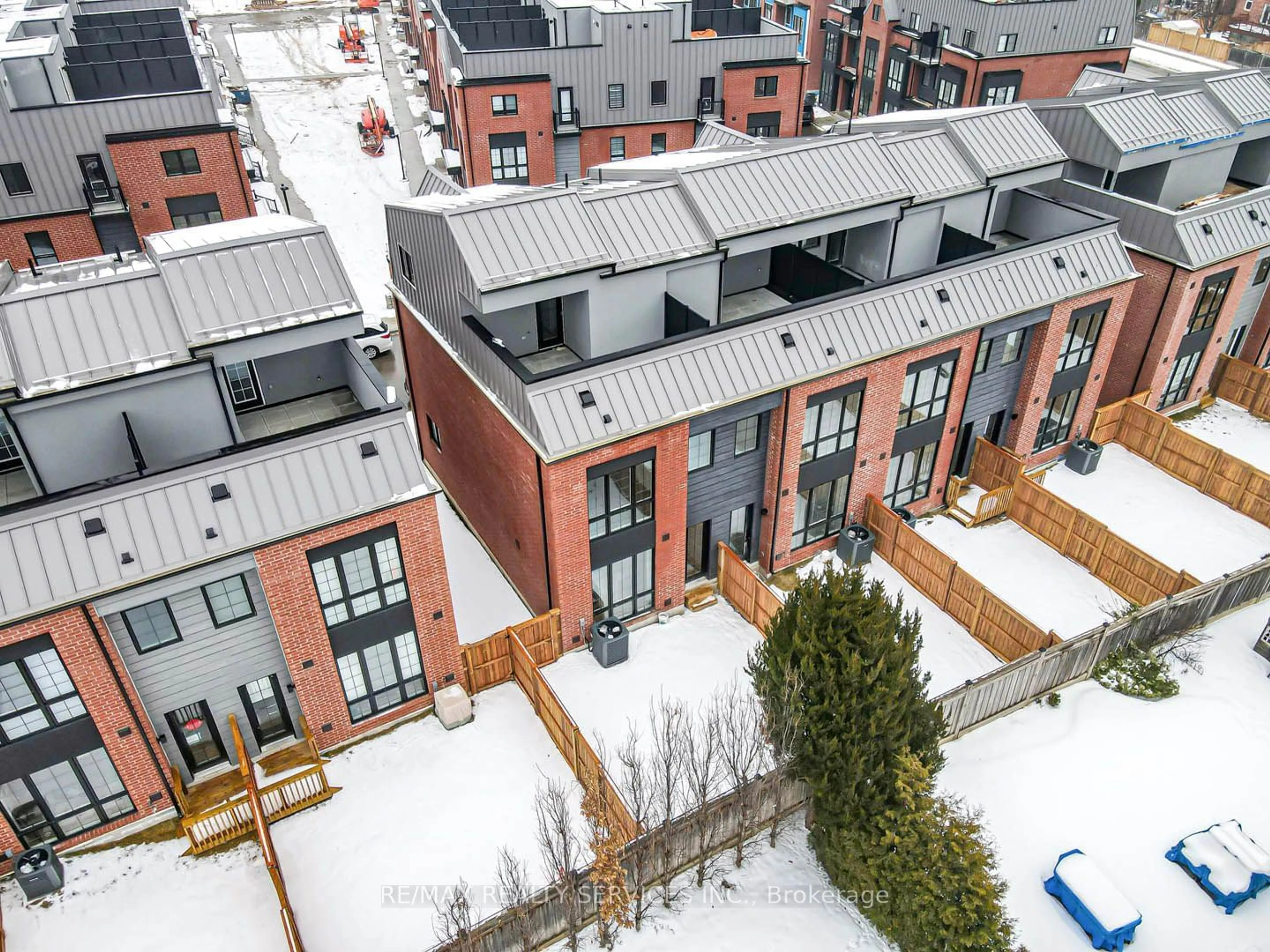 A pic from outside/outdoor area/front of a property/back of a property/a pic from drone, city buildings view from balcony for 300 Atkinson Ave #POTL 22, Vaughan Ontario L4J 8A2