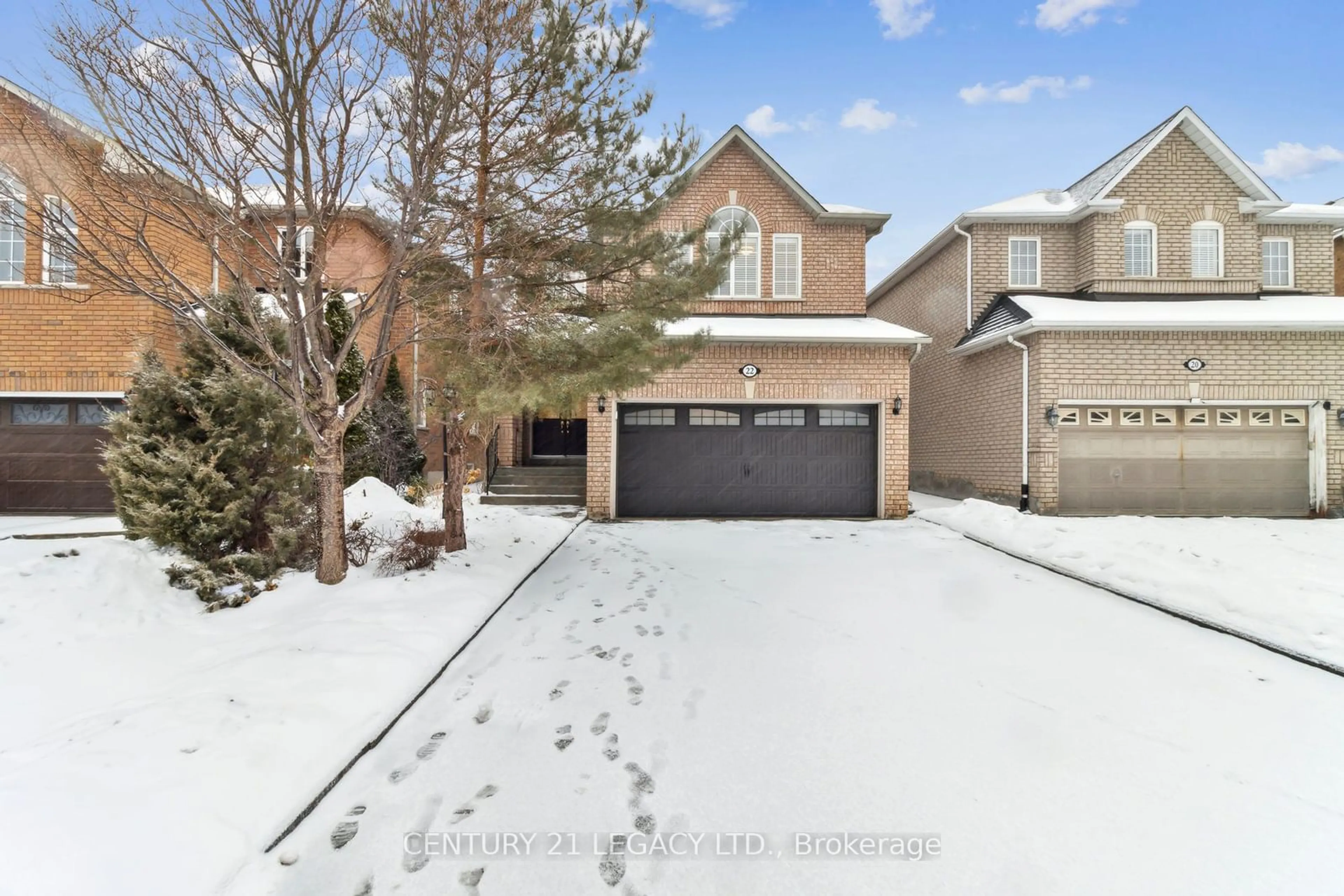 A pic from outside/outdoor area/front of a property/back of a property/a pic from drone, street for 22 Sgotto Blvd, Vaughan Ontario L4H 1X1